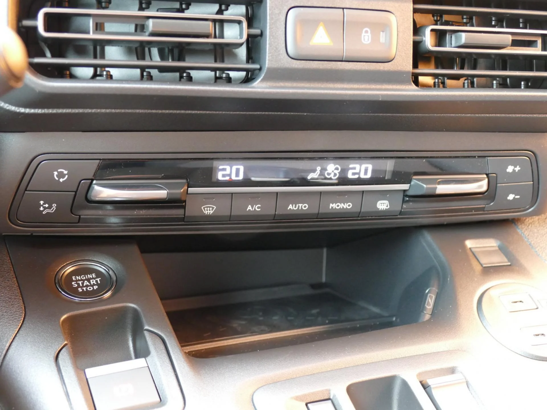 CITROEN BERLINGO - Miniature 13 sur 33 - Cliquer pour voir cette photo