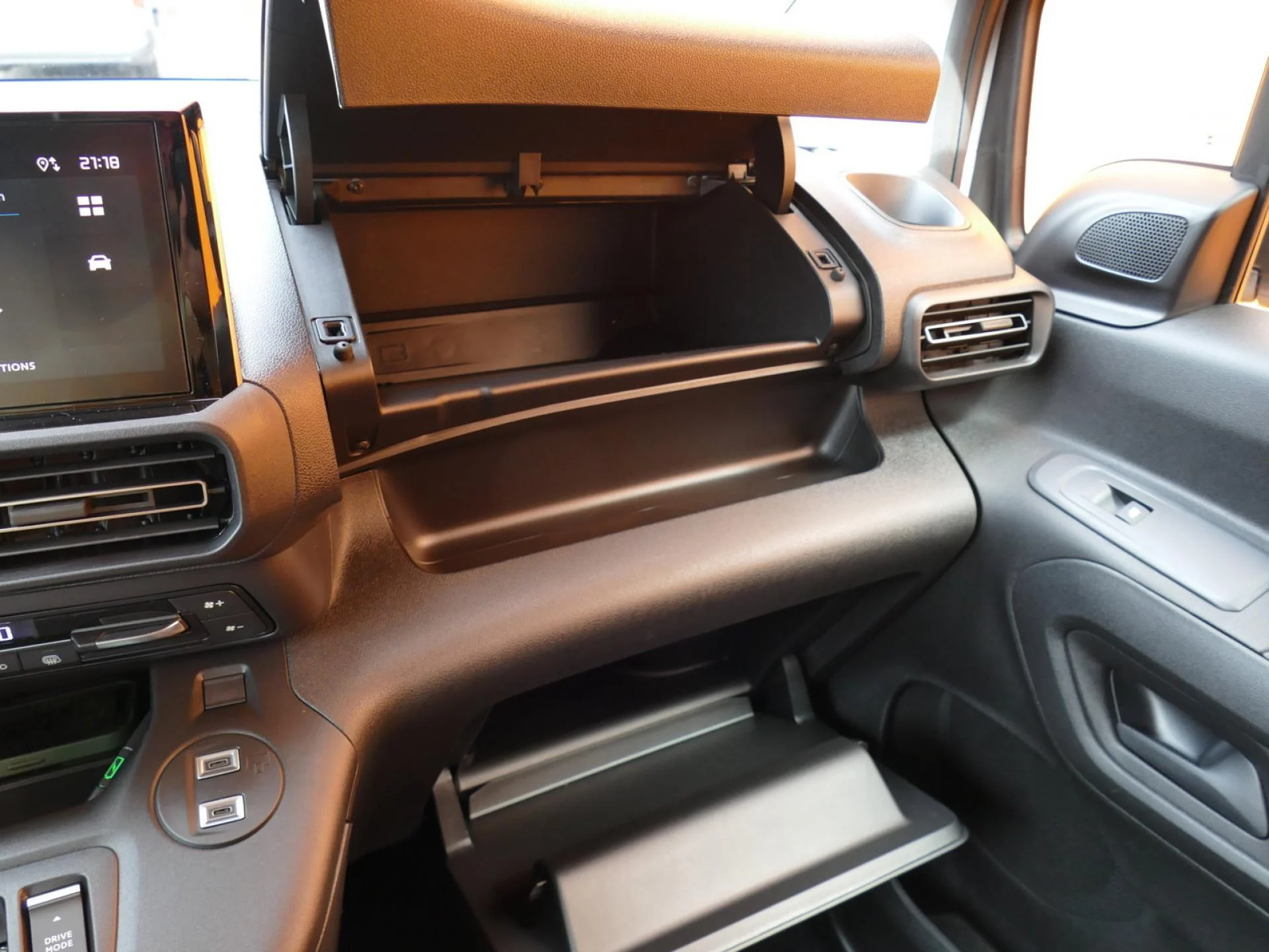 CITROEN BERLINGO - Miniature 22 sur 32 - Cliquer pour voir cette photo