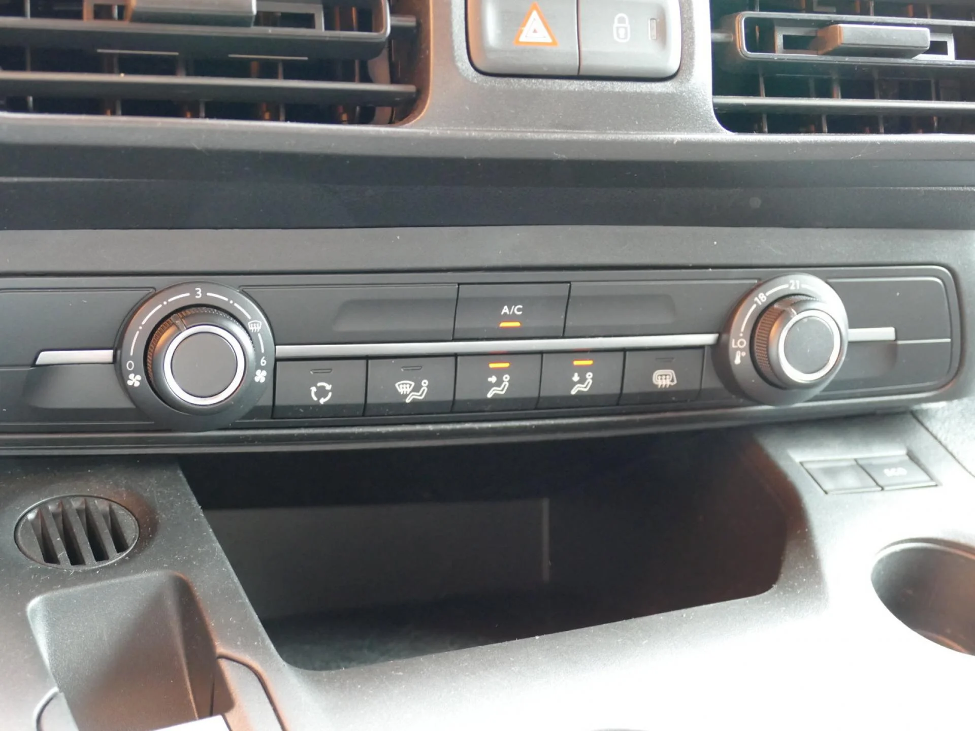 CITROEN BERLINGO - Miniature 13 sur 30 - Cliquer pour voir cette photo