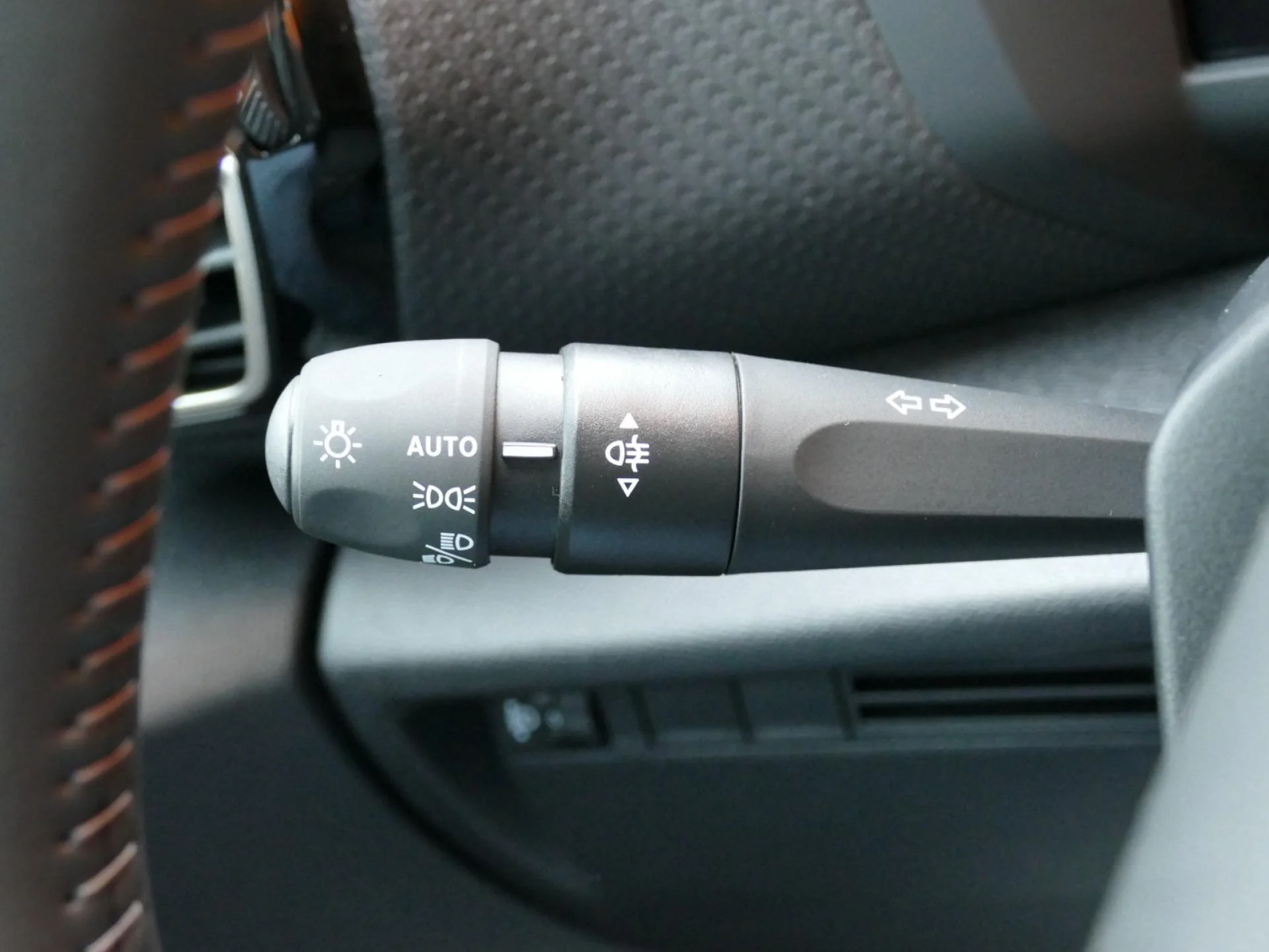 CITROEN C4 - Miniature 23 sur 31 - Cliquer pour voir cette photo