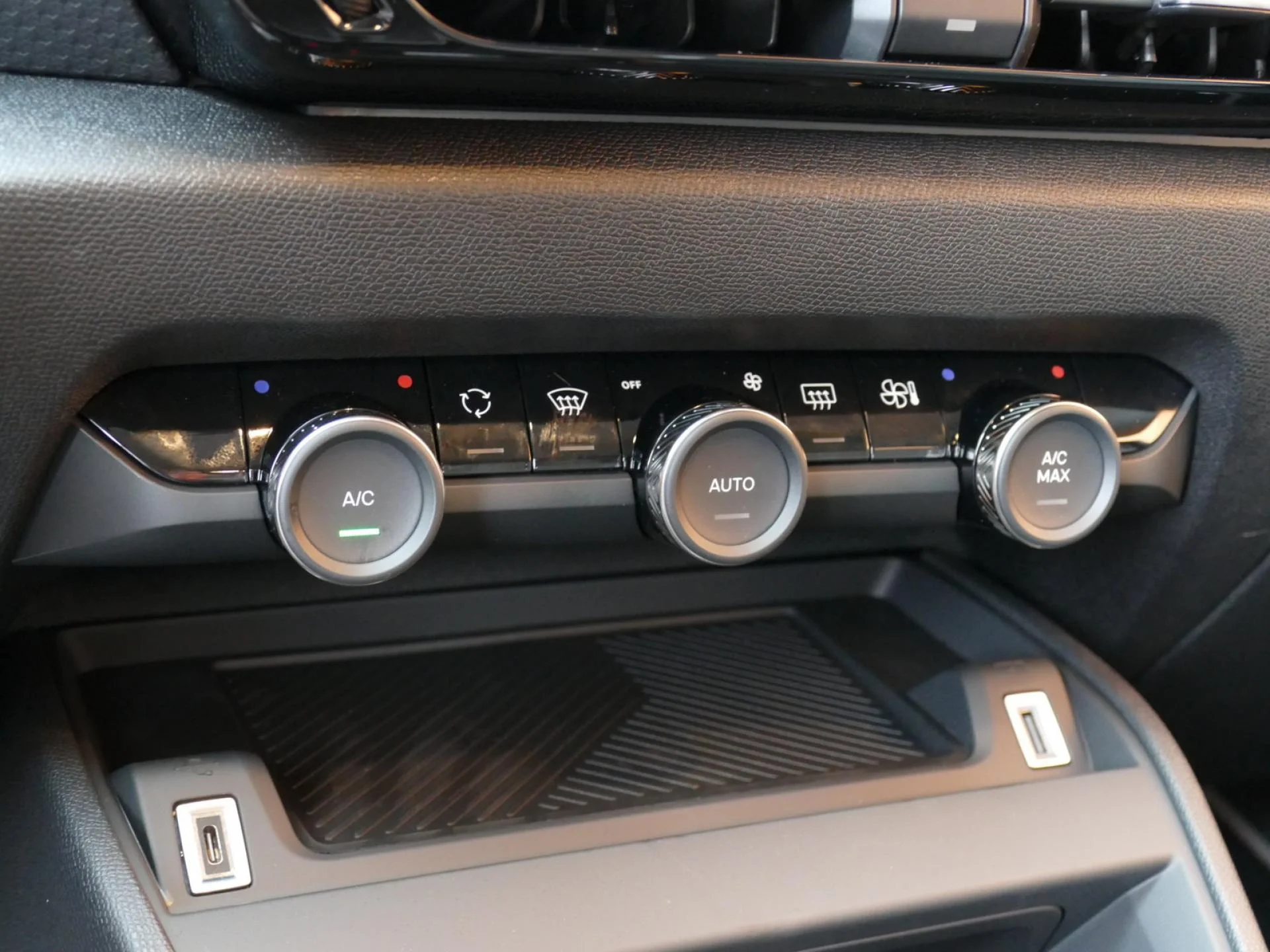 CITROEN C4 - Miniature 14 sur 31 - Cliquer pour voir cette photo