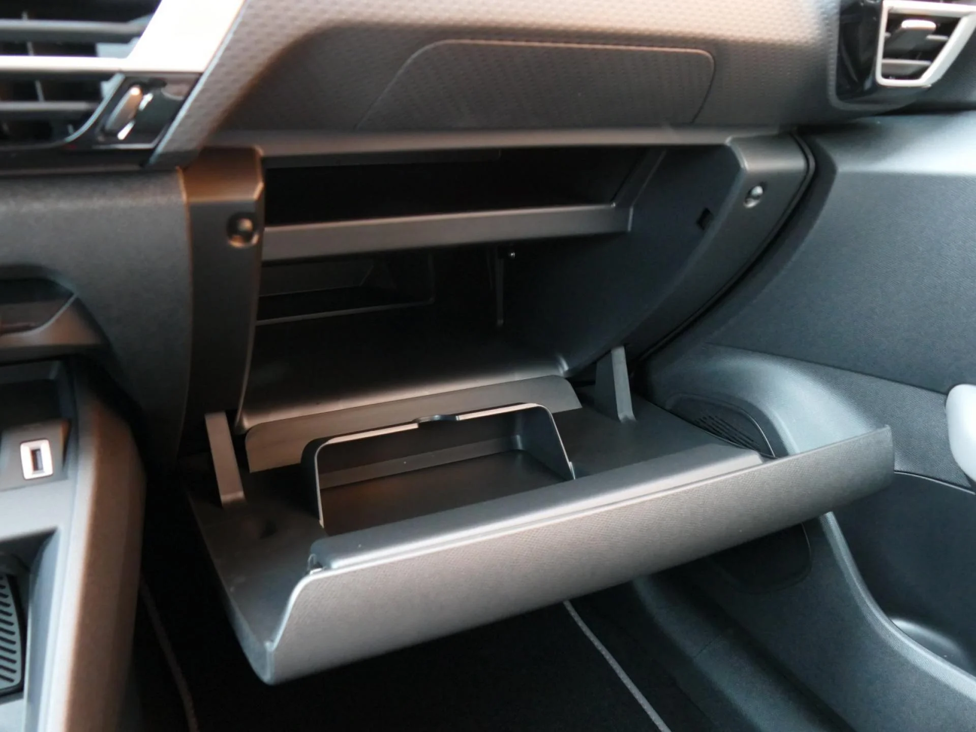 CITROEN C4 - Miniature 21 sur 24 - Cliquer pour voir cette photo