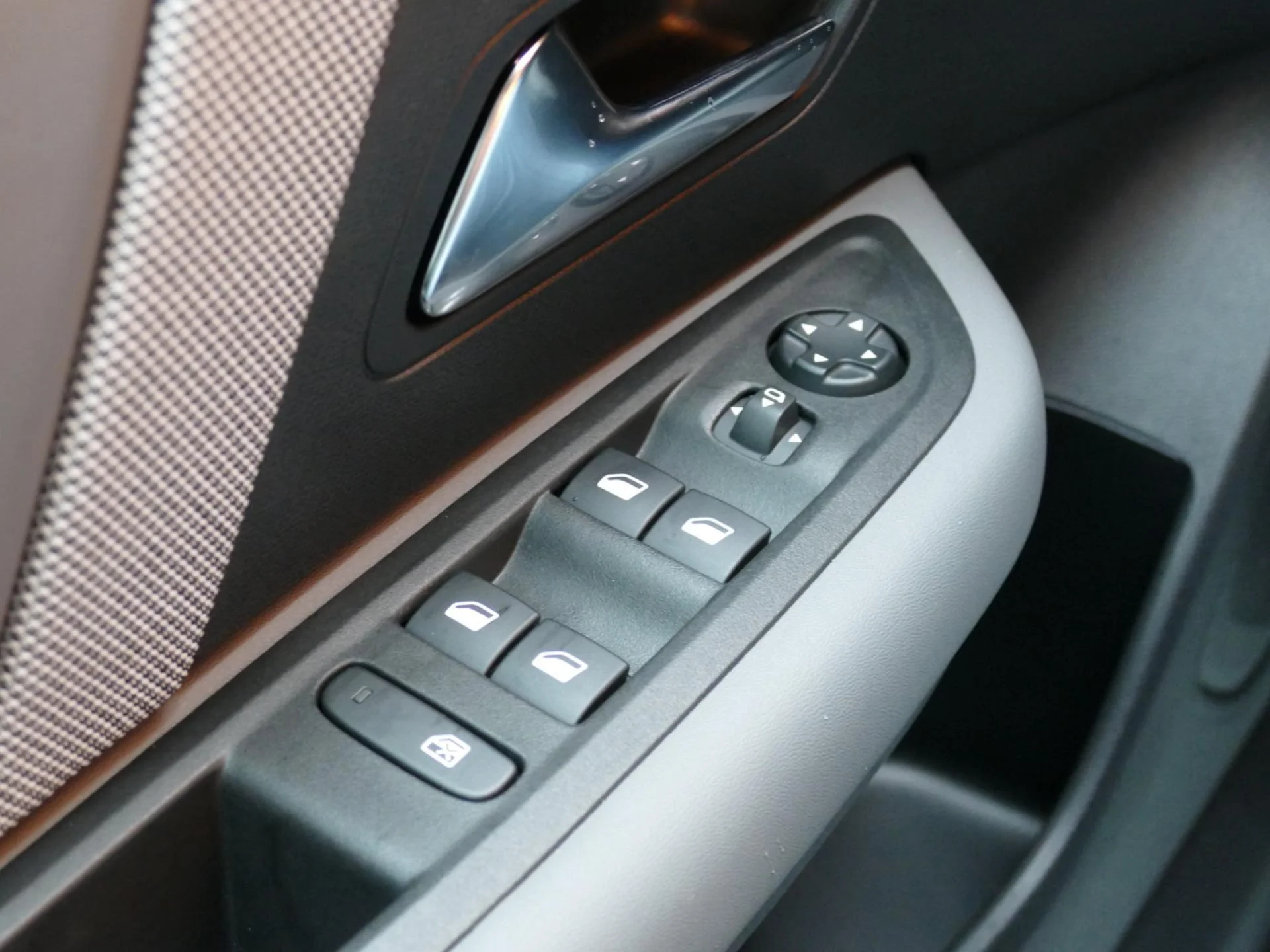 CITROEN C4 - Miniature 22 sur 24 - Cliquer pour voir cette photo