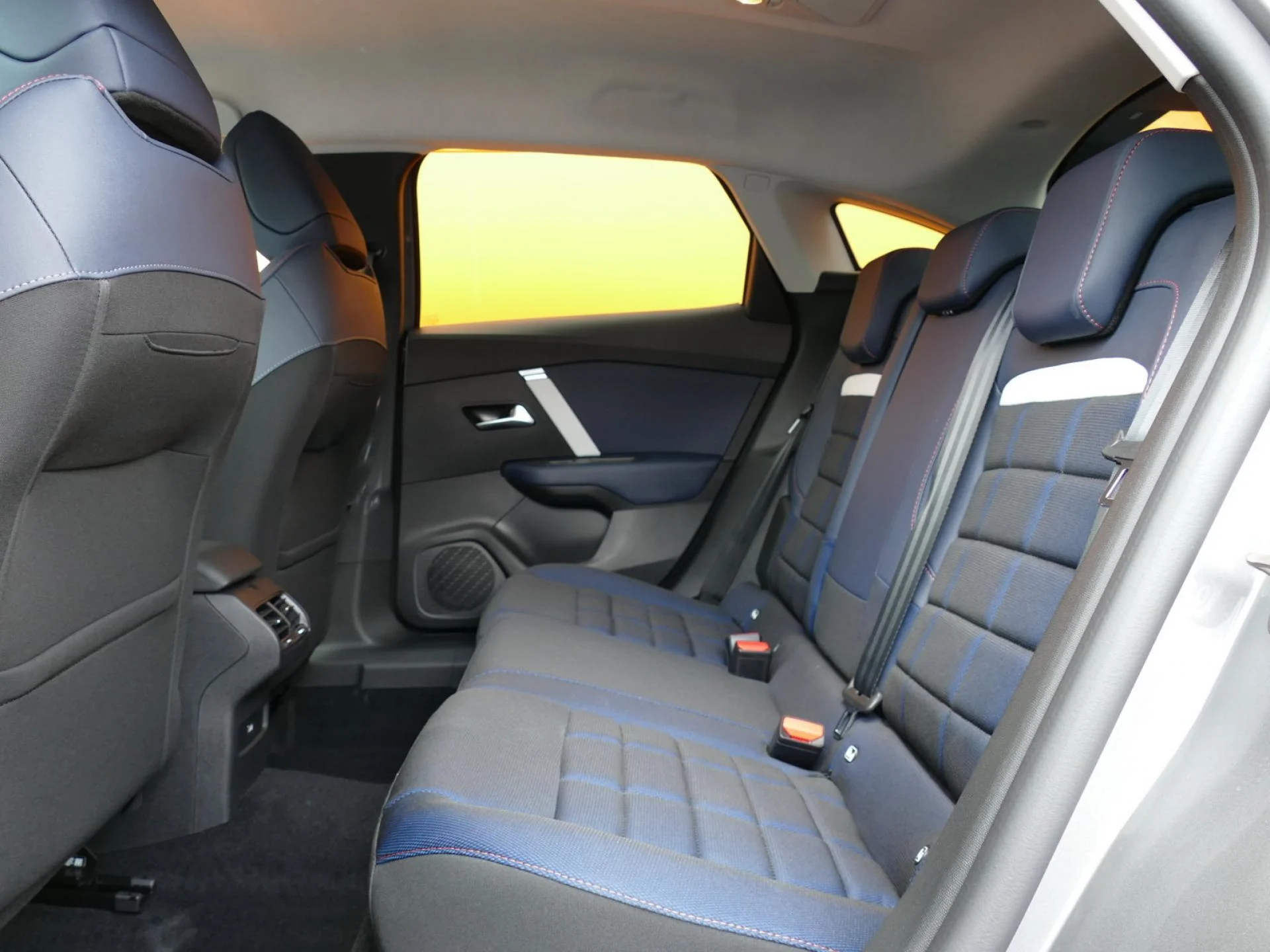 CITROEN C4 - Miniature 7 sur 32 - Cliquer pour voir cette photo