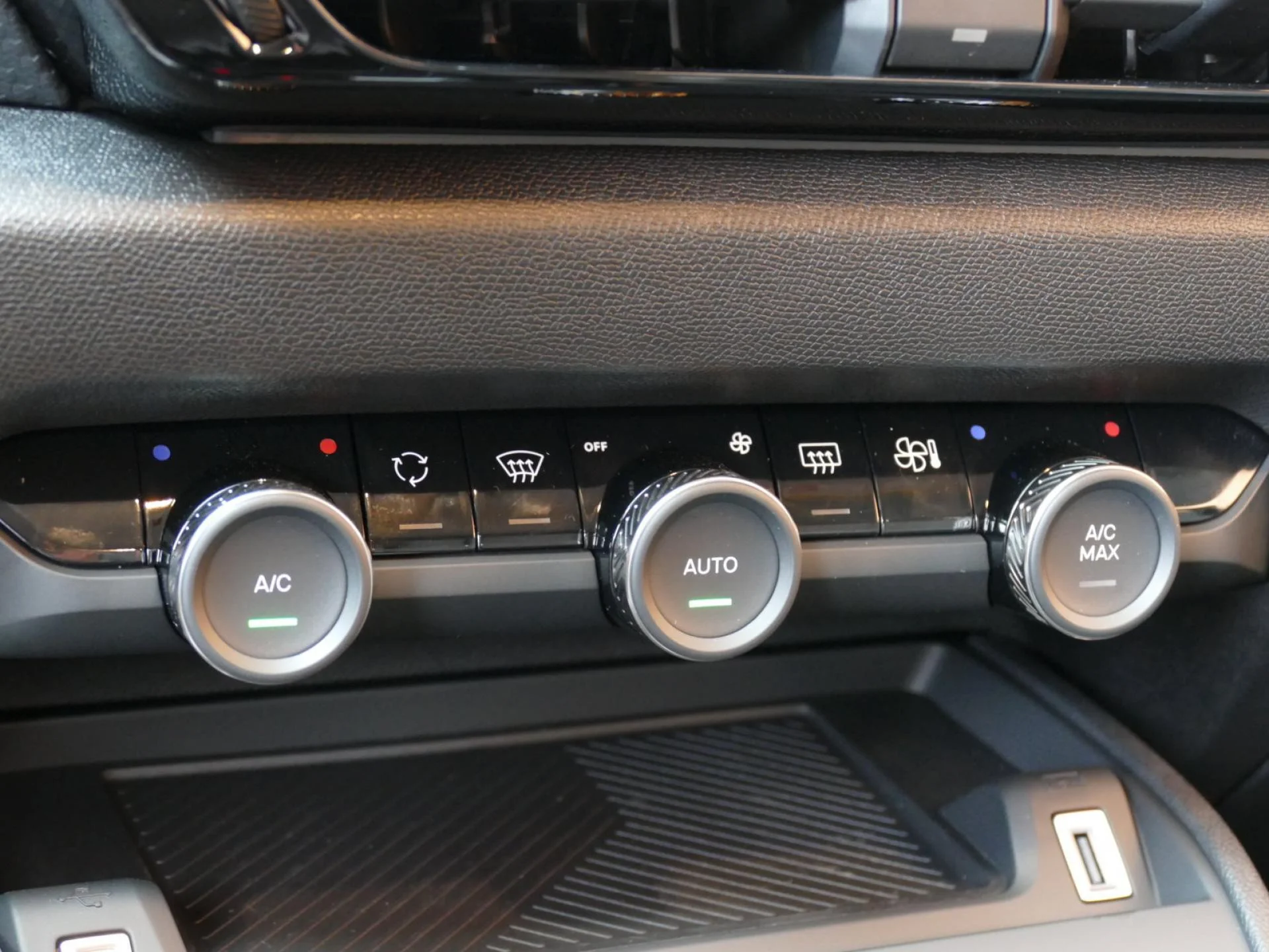 CITROEN C4 - Miniature 15 sur 32 - Cliquer pour voir cette photo