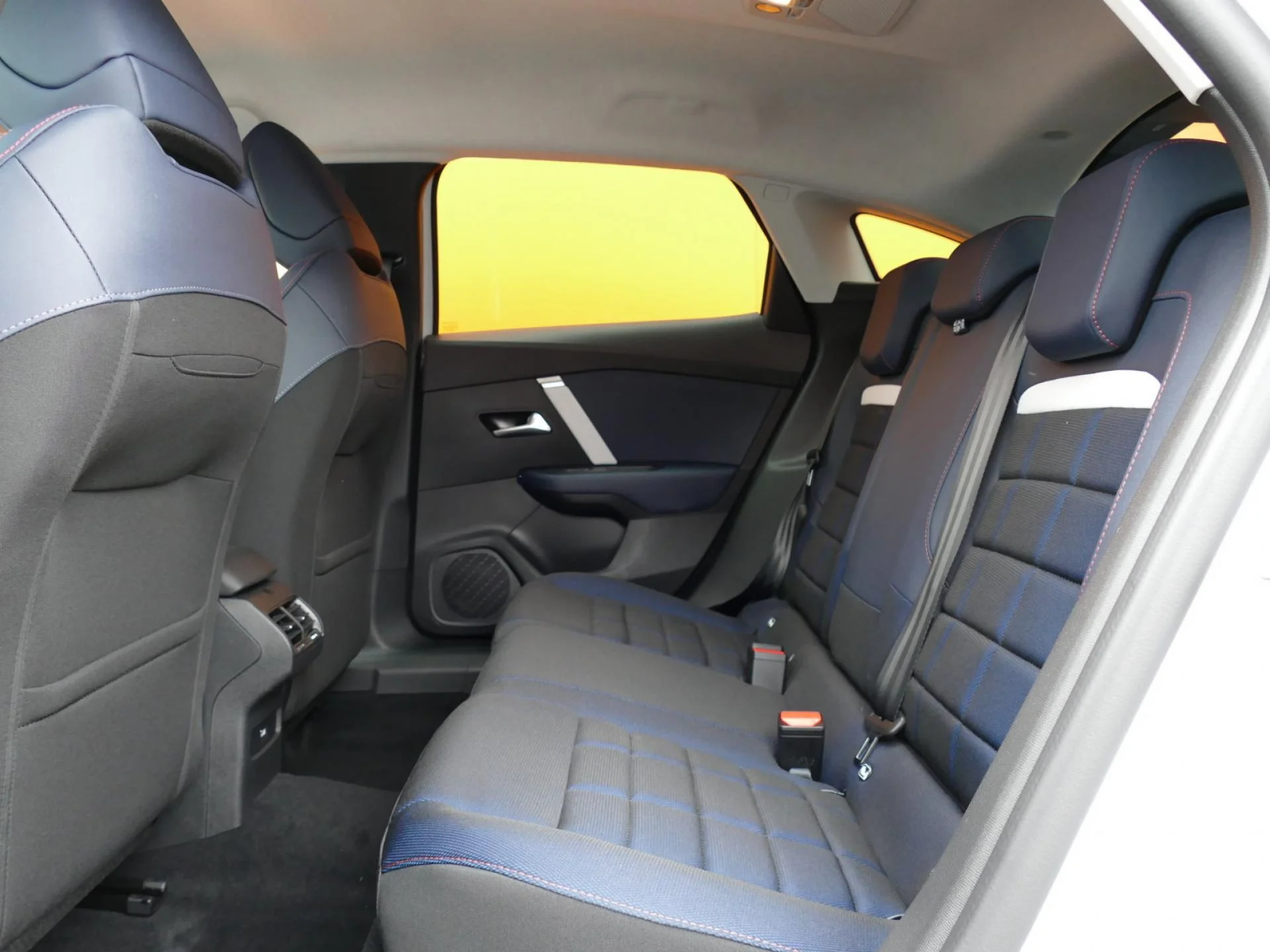CITROEN C4 - Miniature 7 sur 32 - Cliquer pour voir cette photo