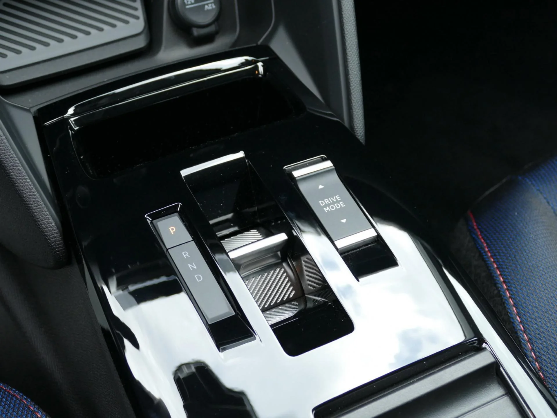 CITROEN C4 - Miniature 18 sur 32 - Cliquer pour voir cette photo