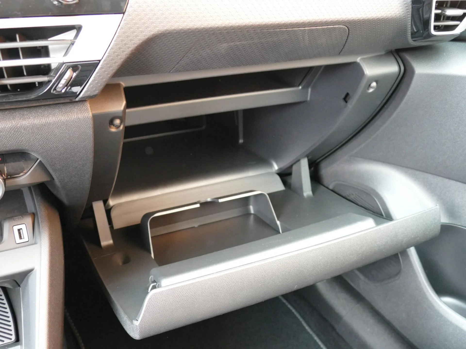 CITROEN C4 - Miniature 24 sur 32 - Cliquer pour voir cette photo