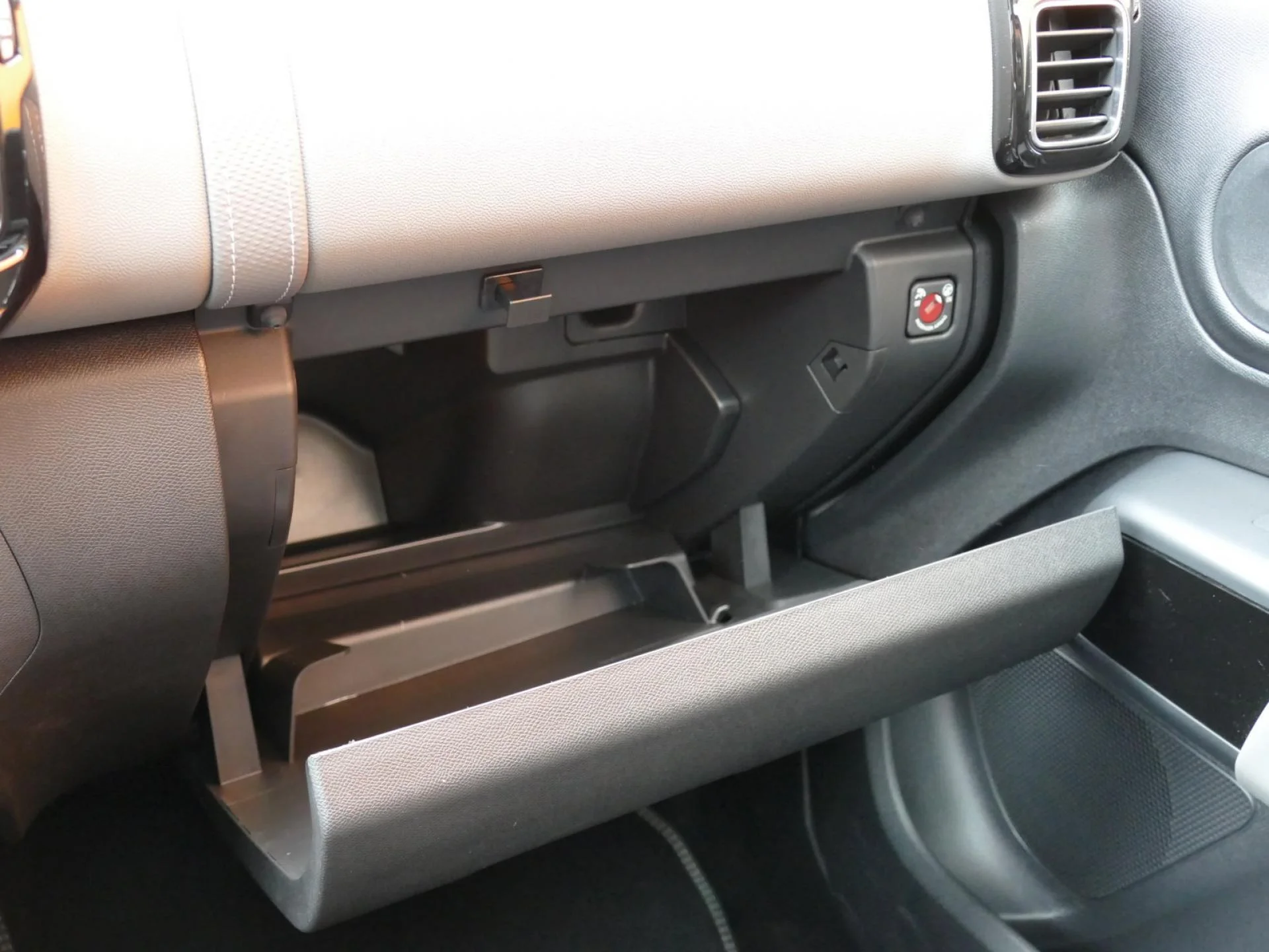 CITROEN C5 AIRCROSS - Miniature 26 sur 38 - Cliquer pour voir cette photo