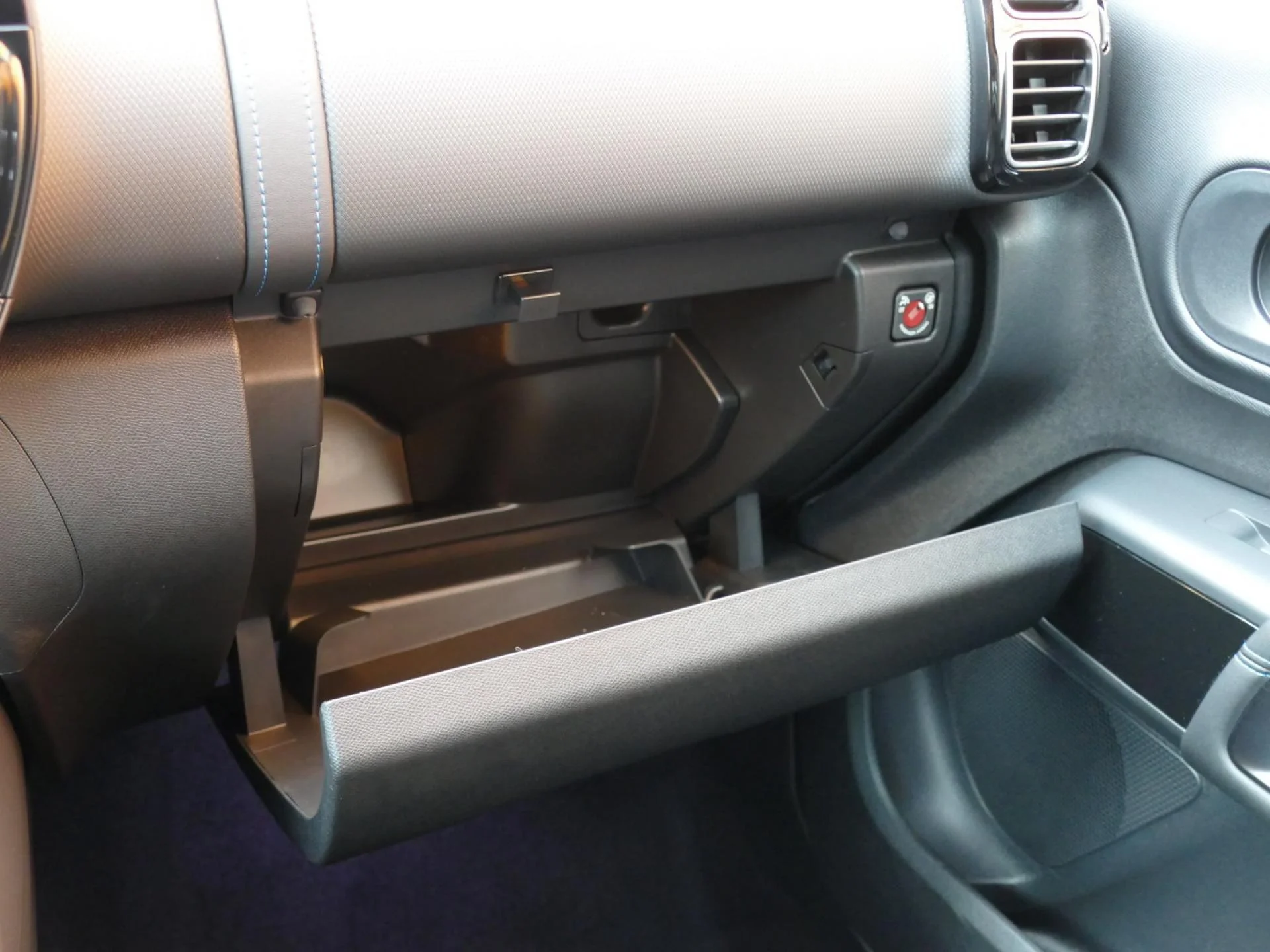 CITROEN C5 AIRCROSS - Miniature 23 sur 32 - Cliquer pour voir cette photo