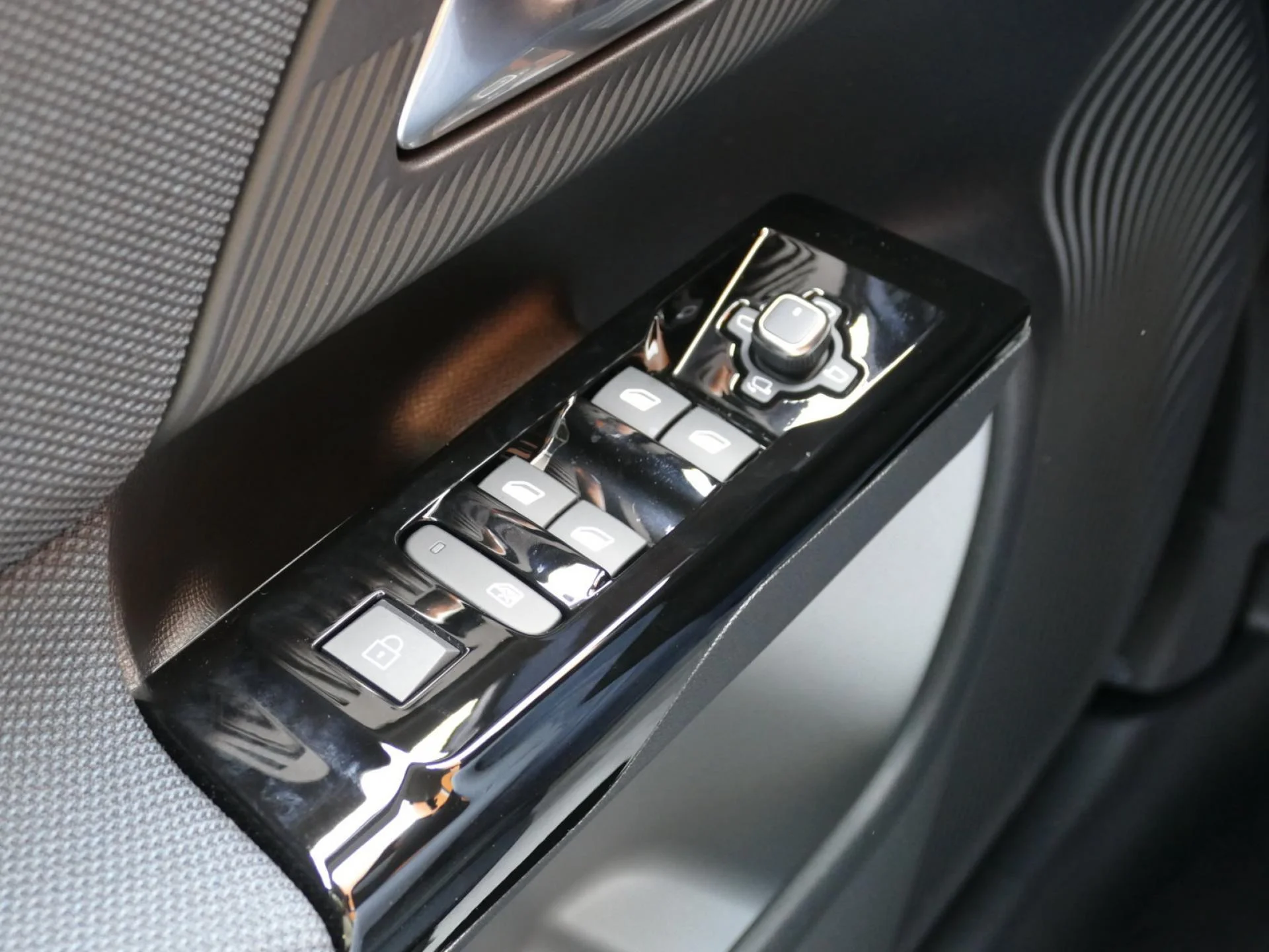 CITROEN C5 AIRCROSS - Miniature 27 sur 35 - Cliquer pour voir cette photo