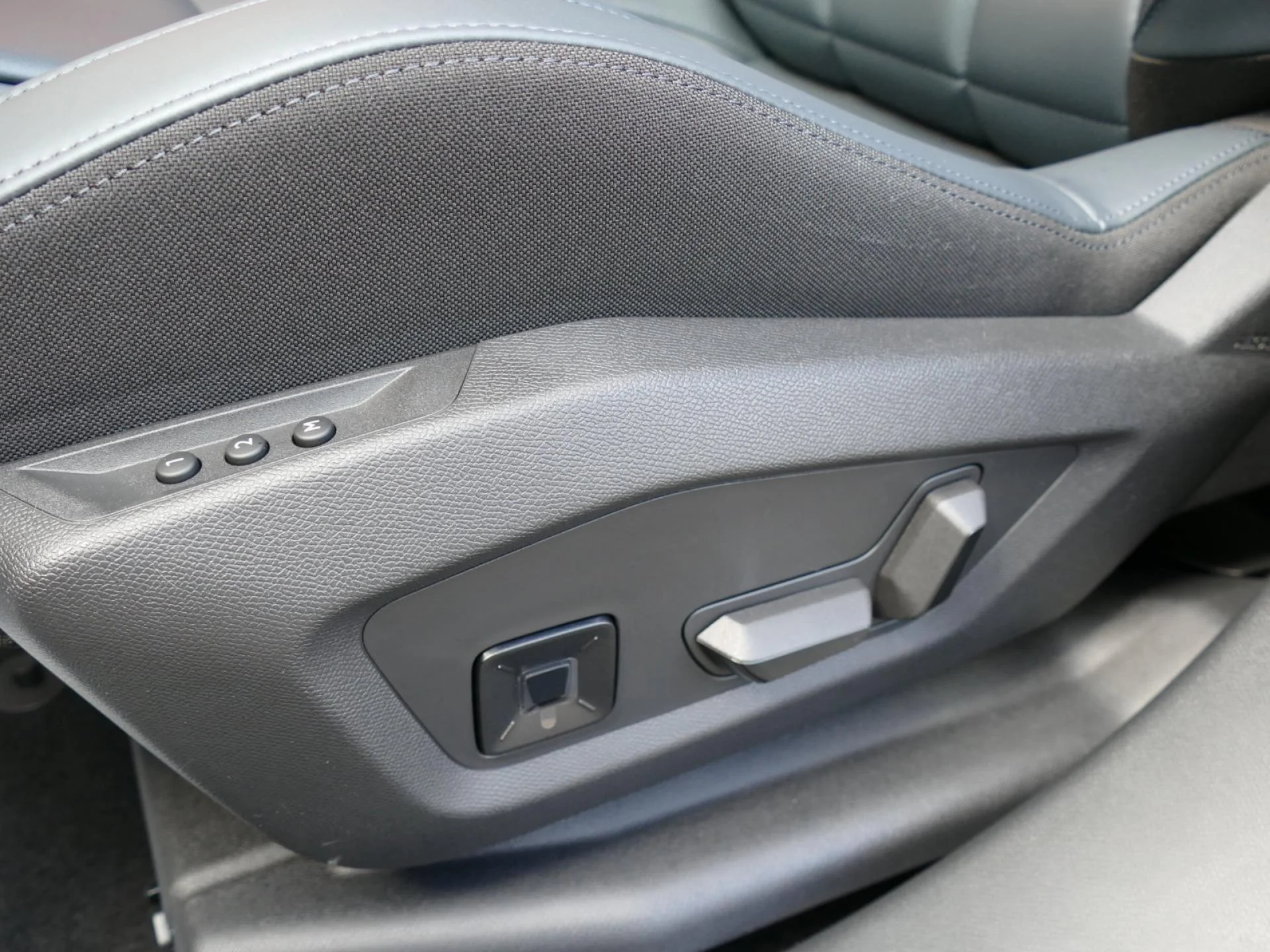 CITROEN C5 AIRCROSS - Miniature 23 sur 31 - Cliquer pour voir cette photo