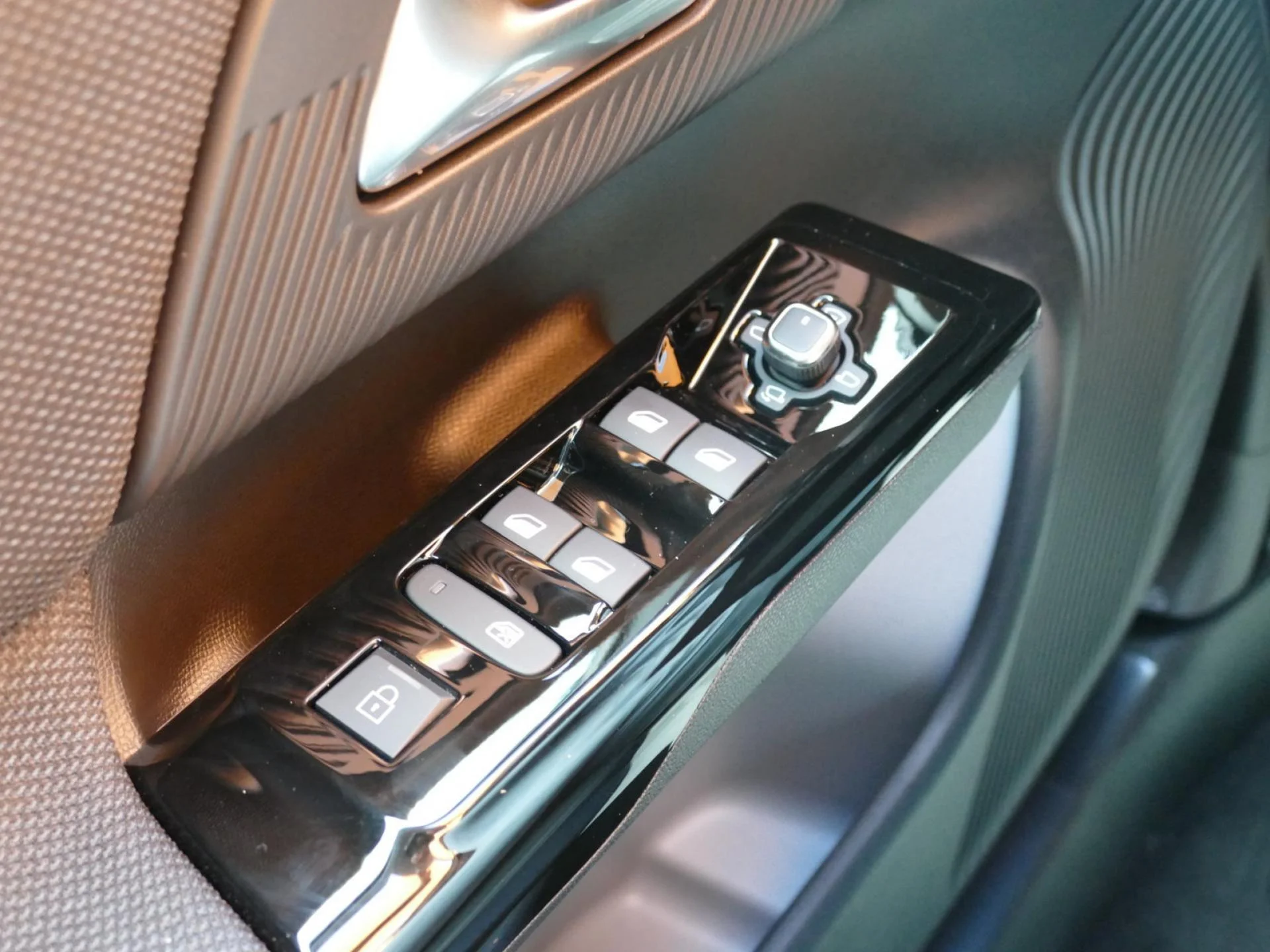 CITROEN C5 AIRCROSS - Miniature 29 sur 31 - Cliquer pour voir cette photo
