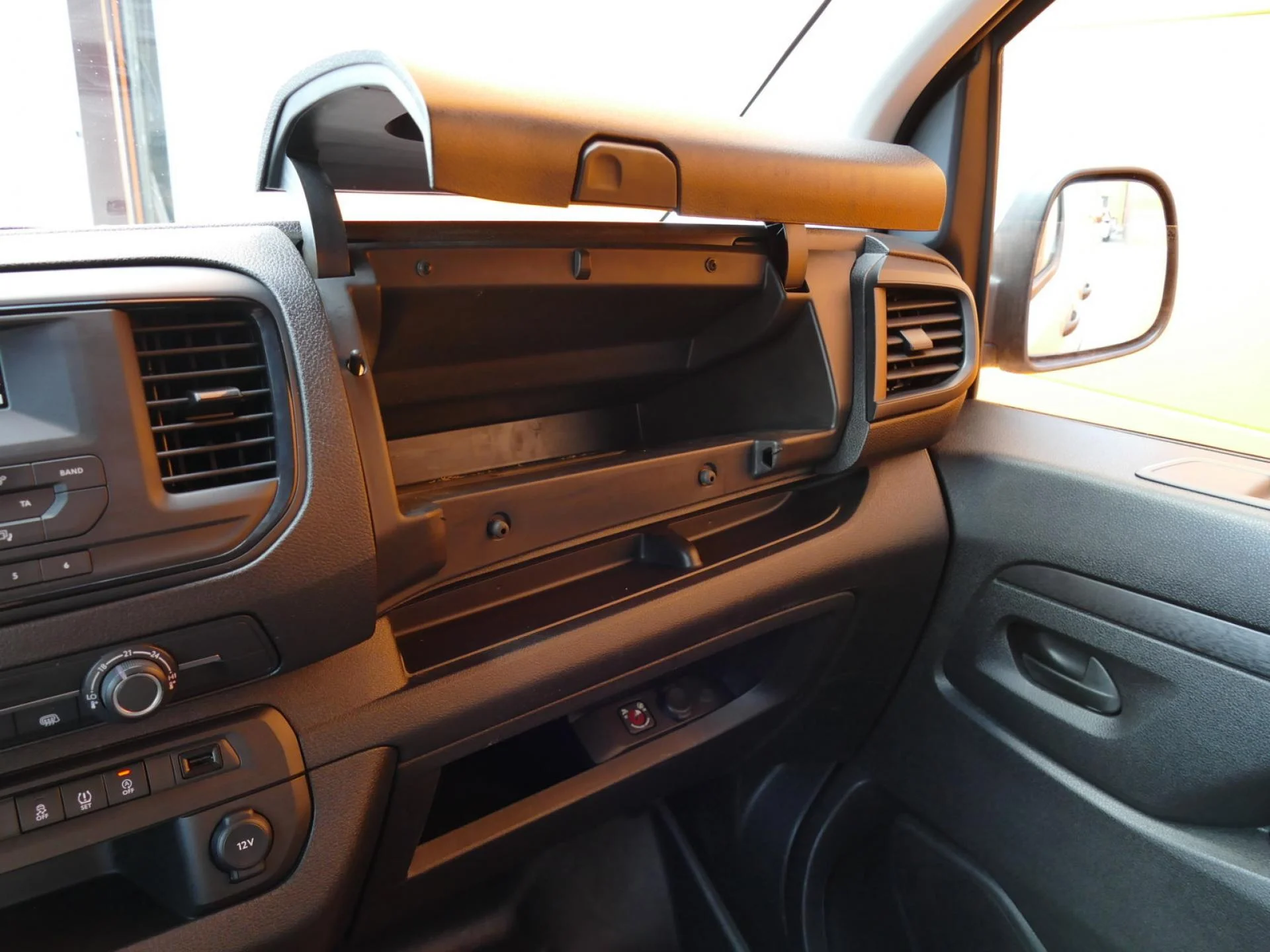 CITROEN JUMPY - Miniature 18 sur 32 - Cliquer pour voir cette photo