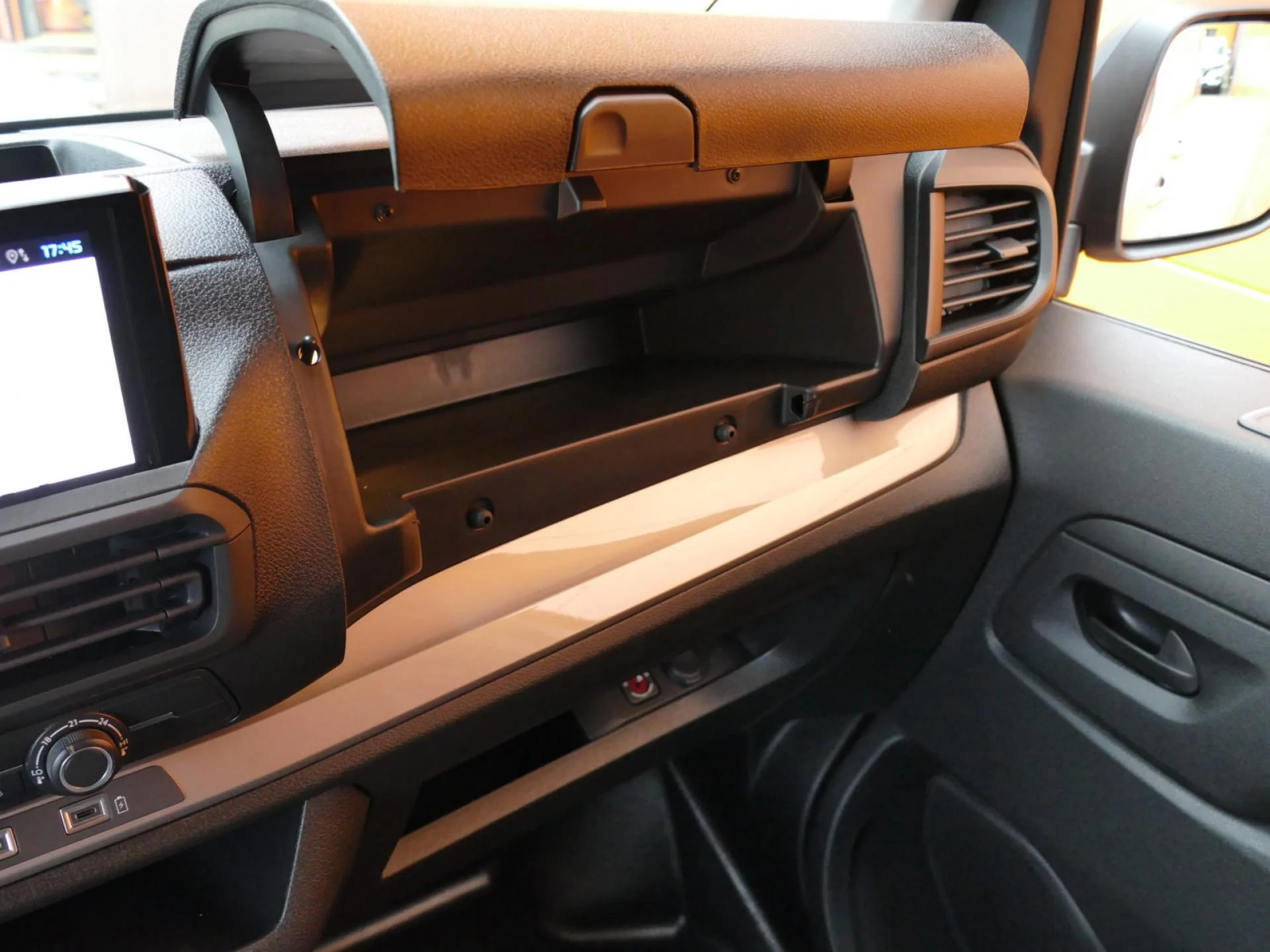 CITROEN JUMPY - Miniature 23 sur 33 - Cliquer pour voir cette photo