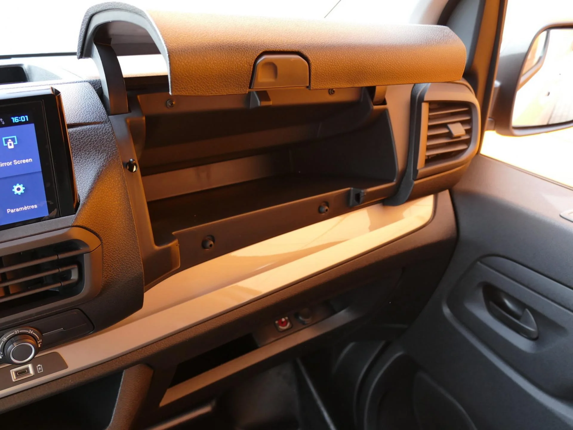 CITROEN JUMPY - Miniature 19 sur 27 - Cliquer pour voir cette photo