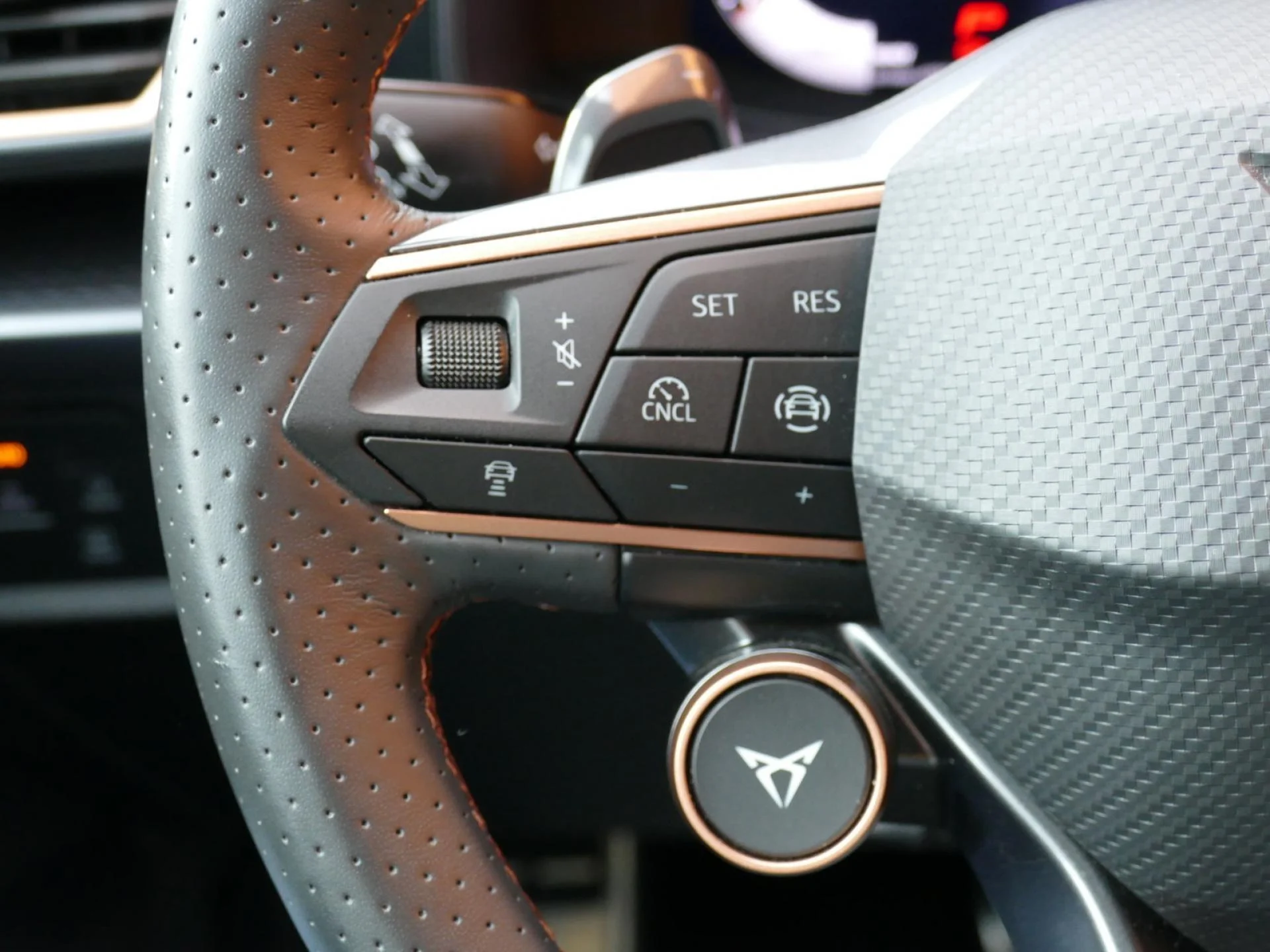 CUPRA Leon - Miniature 20 sur 36 - Cliquer pour voir cette photo