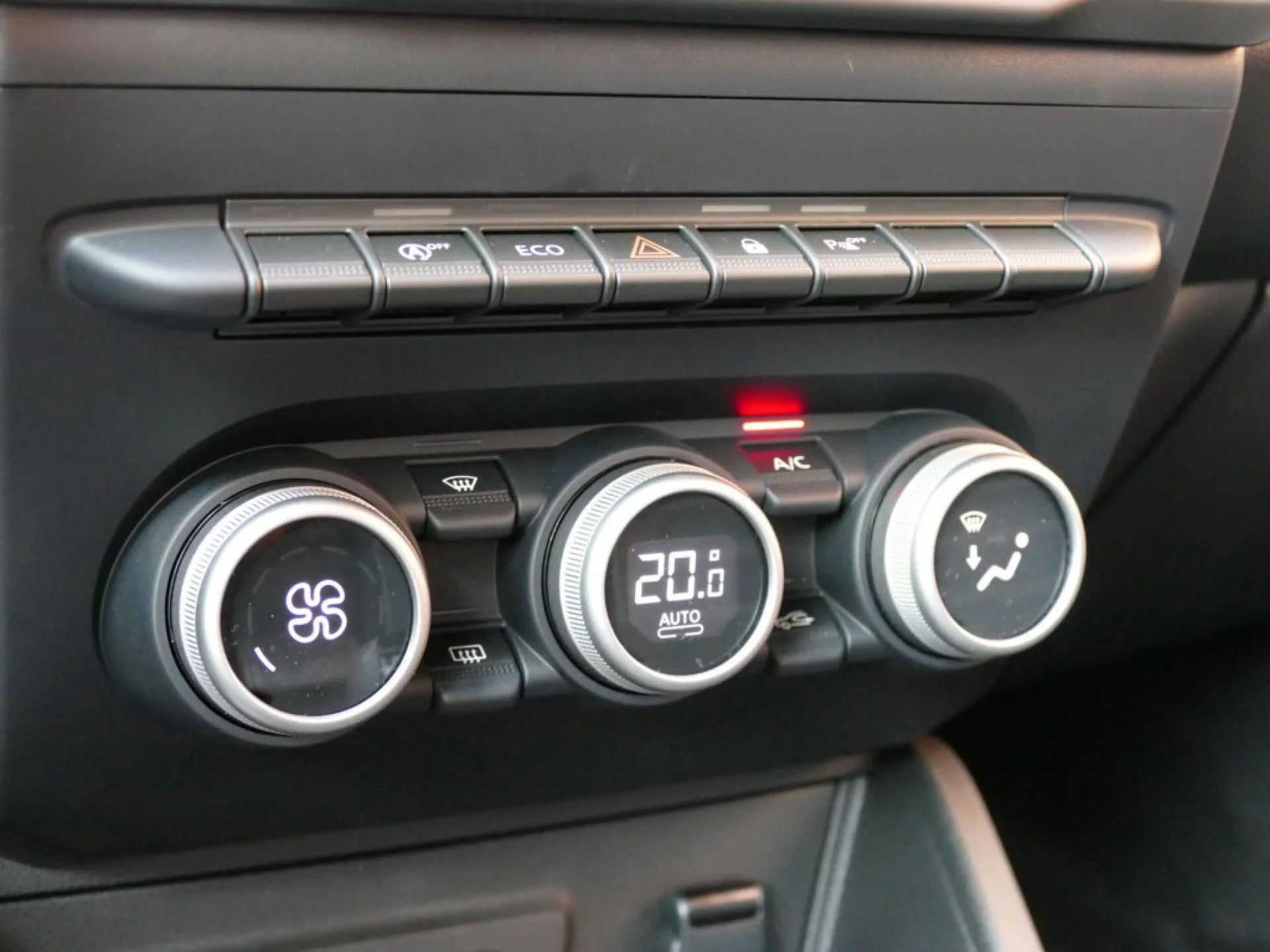 DACIA DUSTER - Miniature 10 sur 17 - Cliquer pour voir cette photo