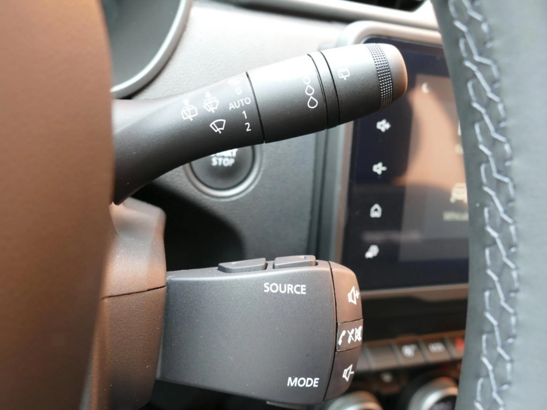 DACIA DUSTER - Miniature 14 sur 17 - Cliquer pour voir cette photo