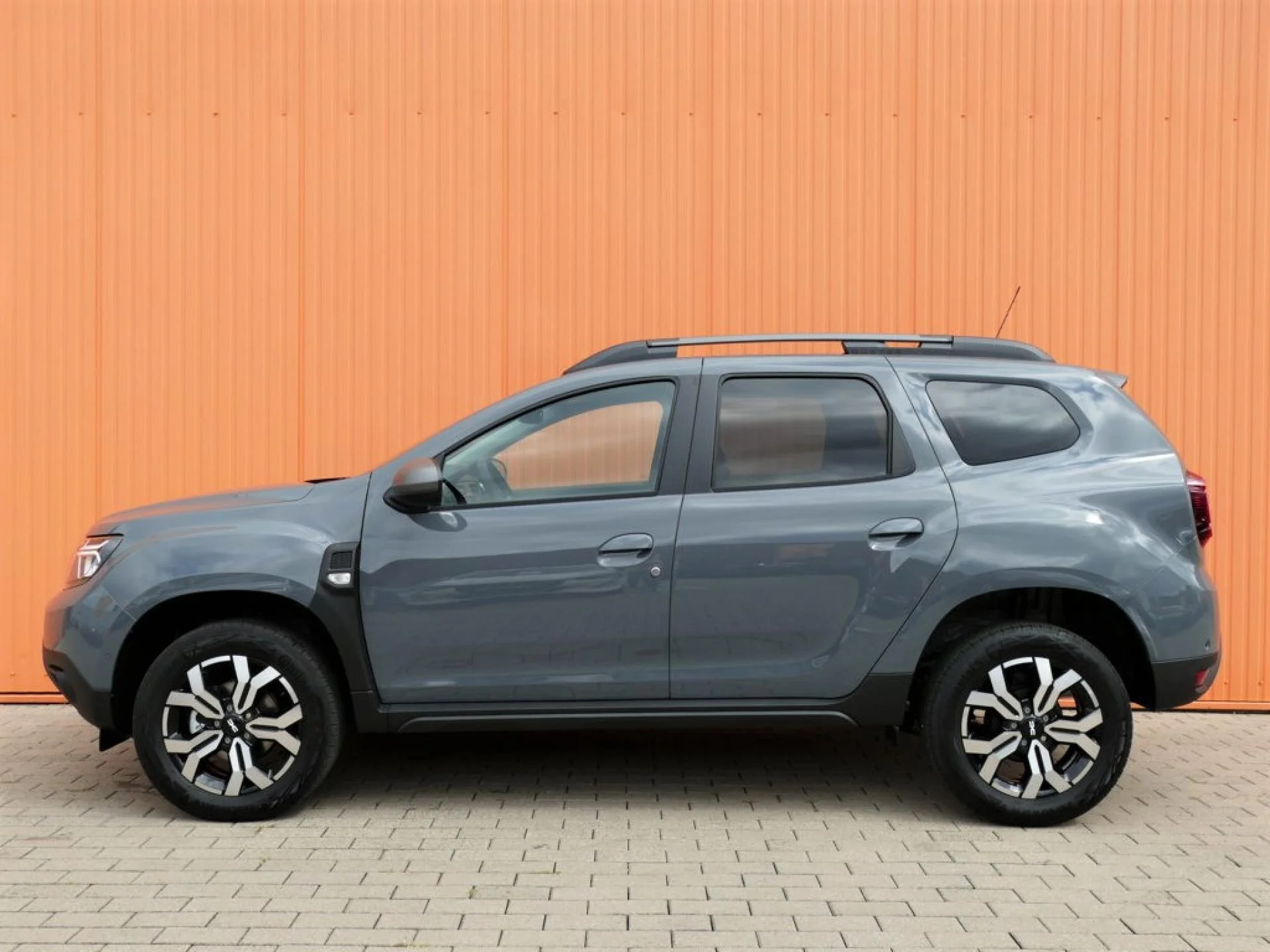 DACIA DUSTER - Miniature 4 sur 17 - Cliquer pour voir cette photo