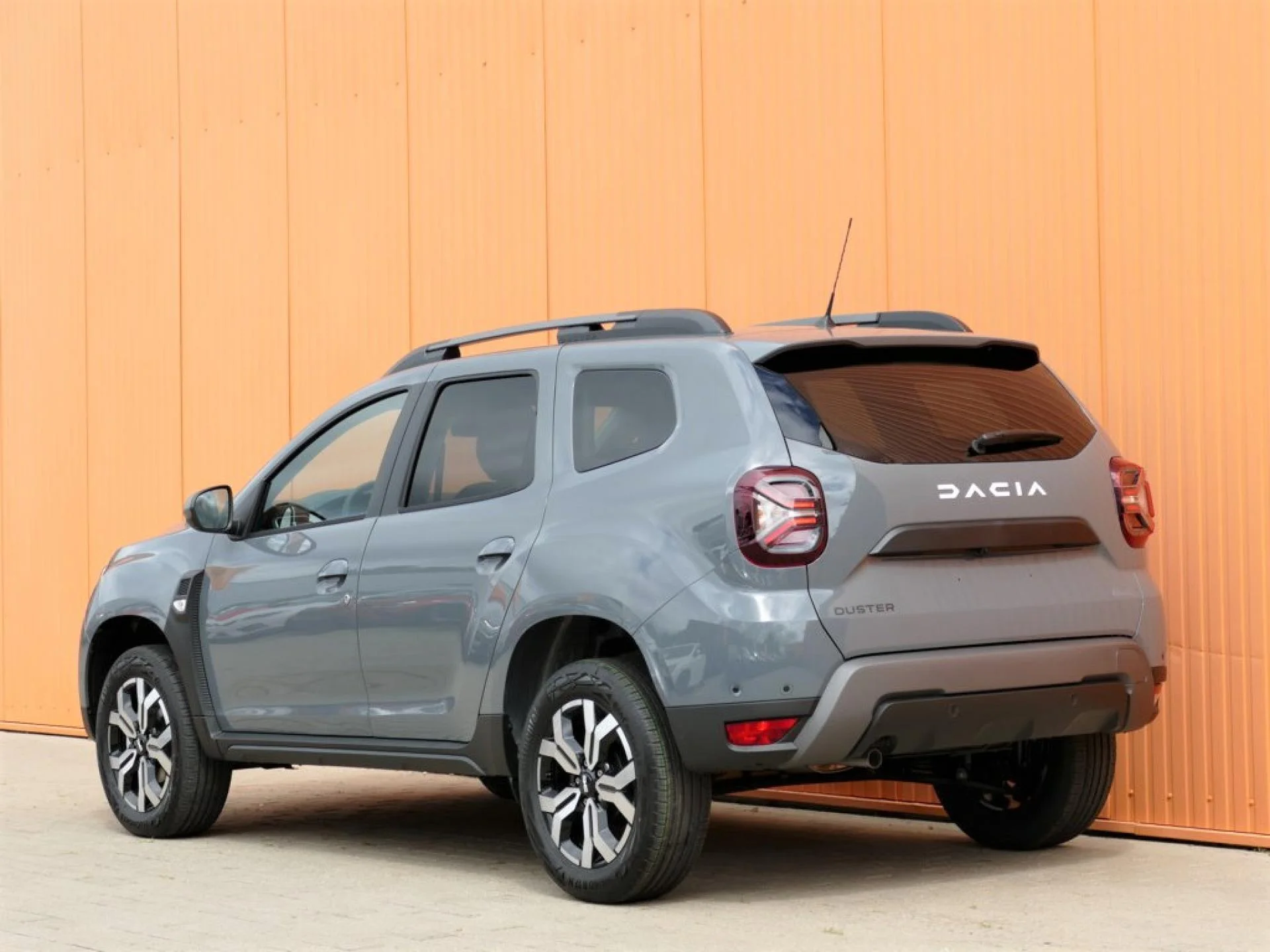 DACIA DUSTER - Miniature 3 sur 17 - Cliquer pour voir cette photo