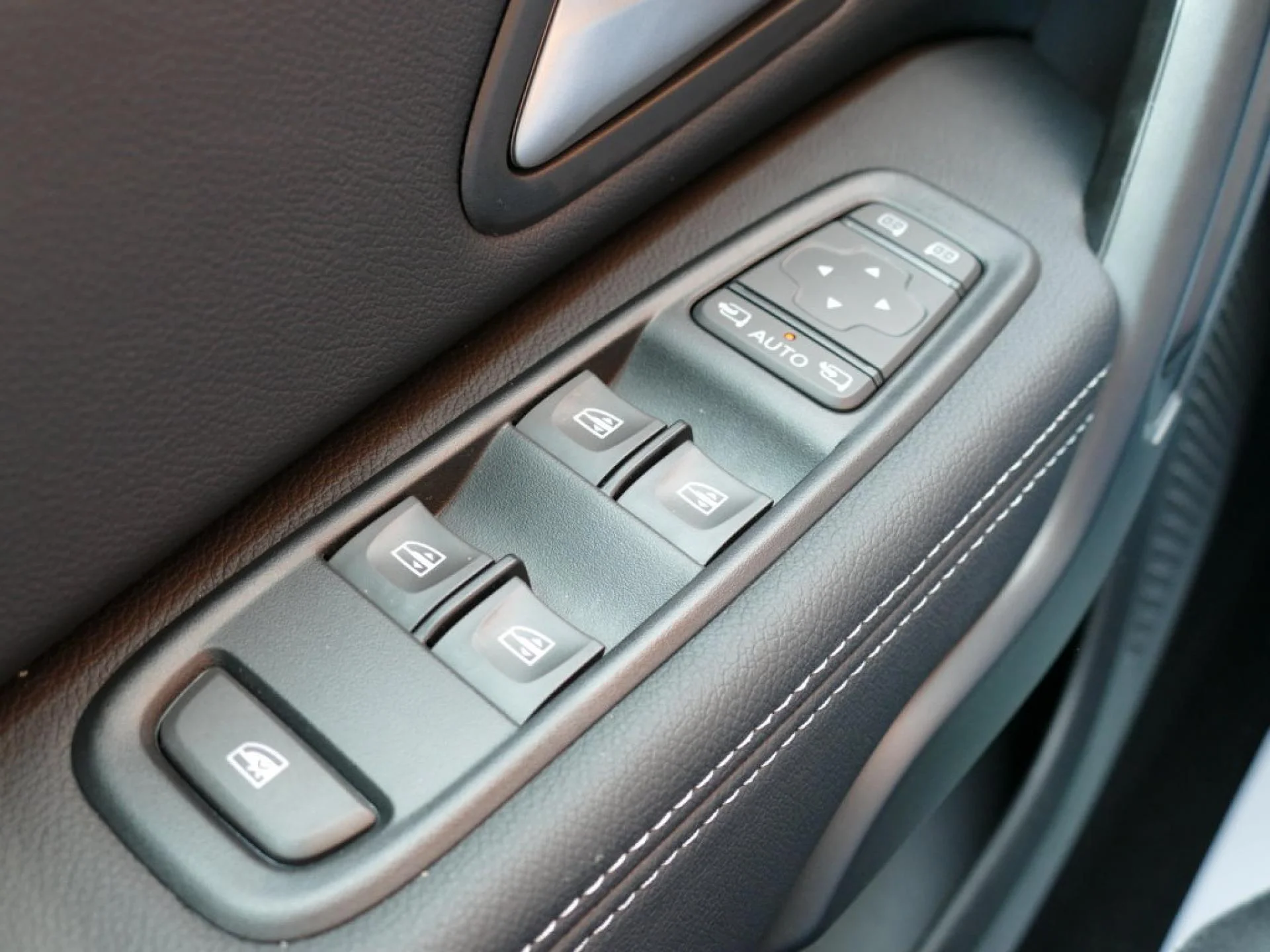 DACIA DUSTER - Miniature 13 sur 17 - Cliquer pour voir cette photo
