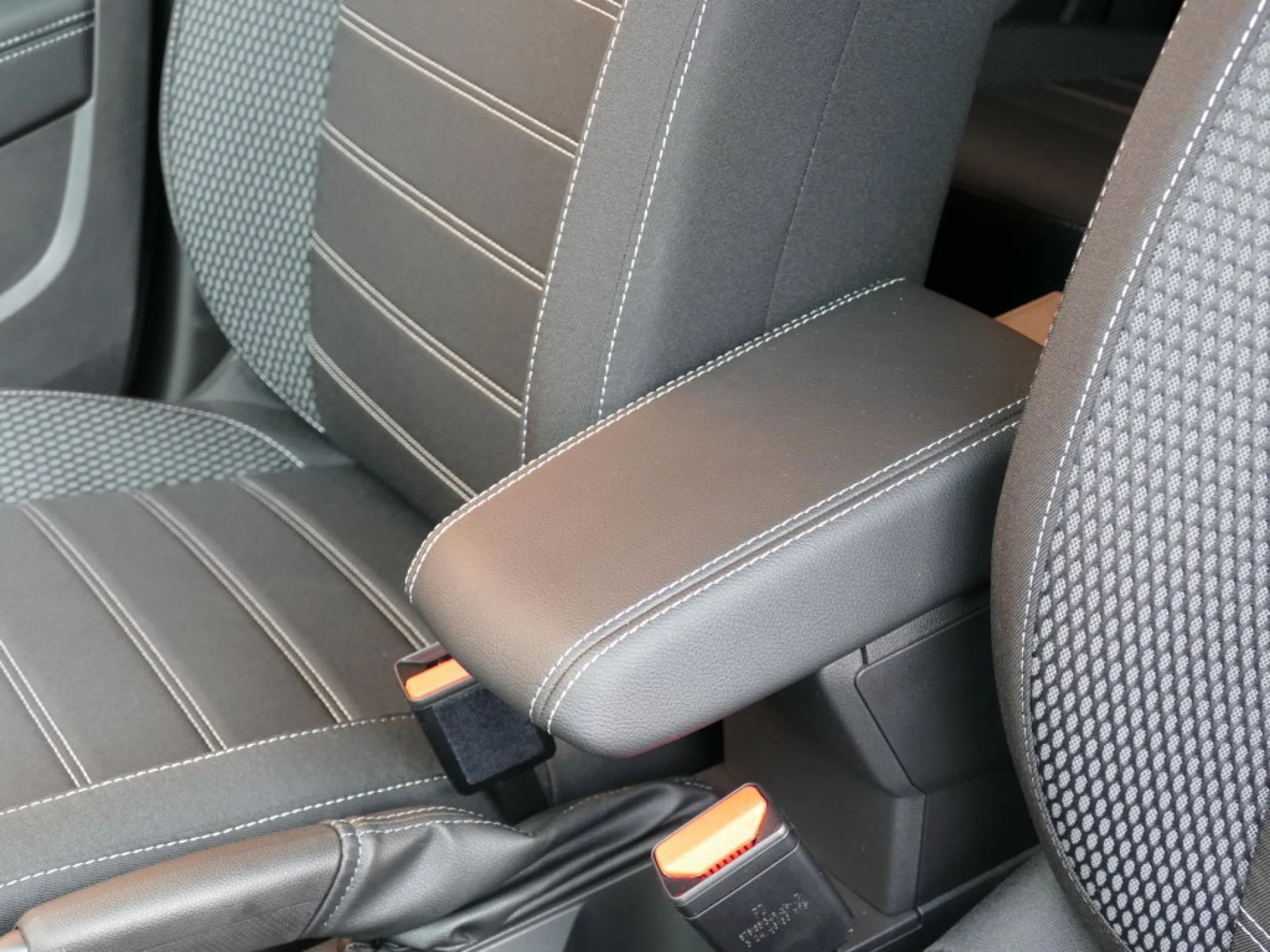 DACIA DUSTER - Miniature 11 sur 17 - Cliquer pour voir cette photo