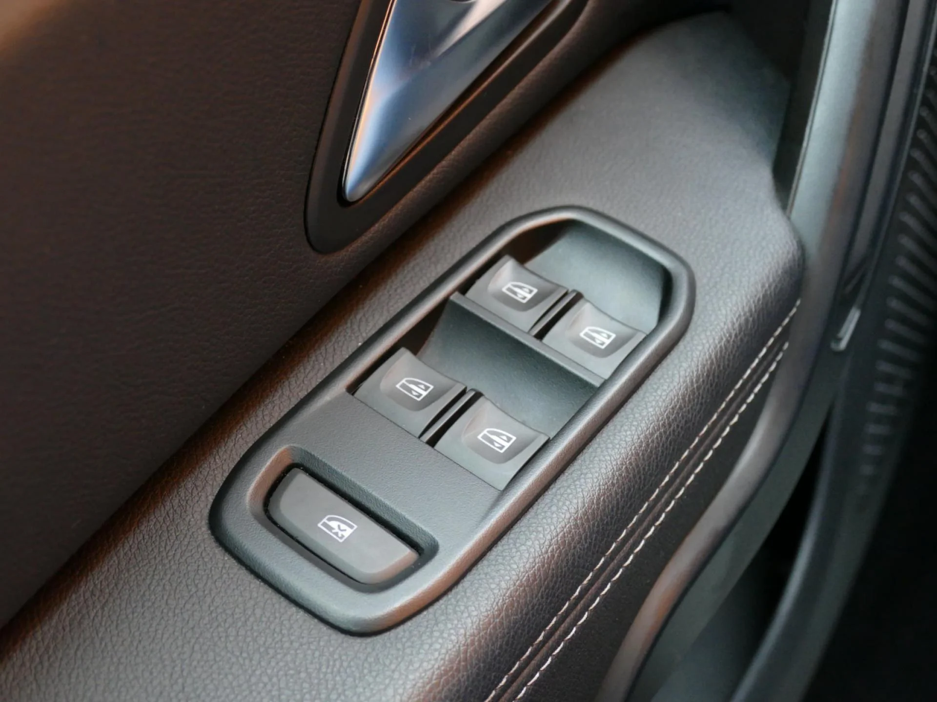 DACIA DUSTER - Miniature 23 sur 33 - Cliquer pour voir cette photo