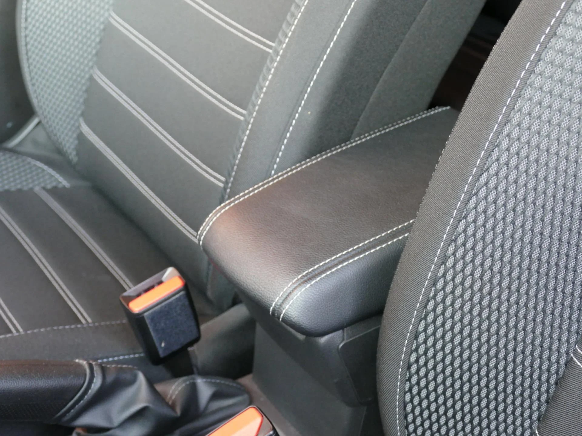 DACIA DUSTER - Miniature 15 sur 25 - Cliquer pour voir cette photo