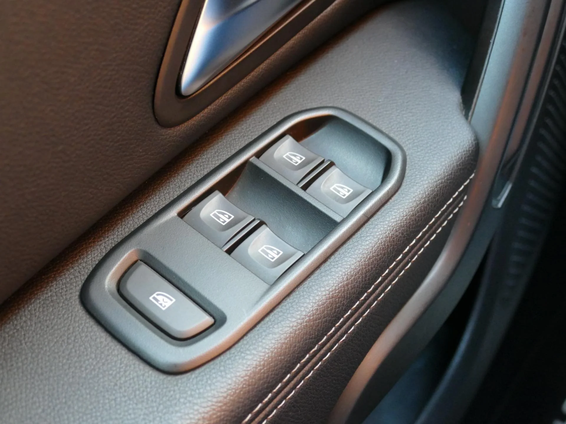 DACIA DUSTER - Miniature 17 sur 25 - Cliquer pour voir cette photo