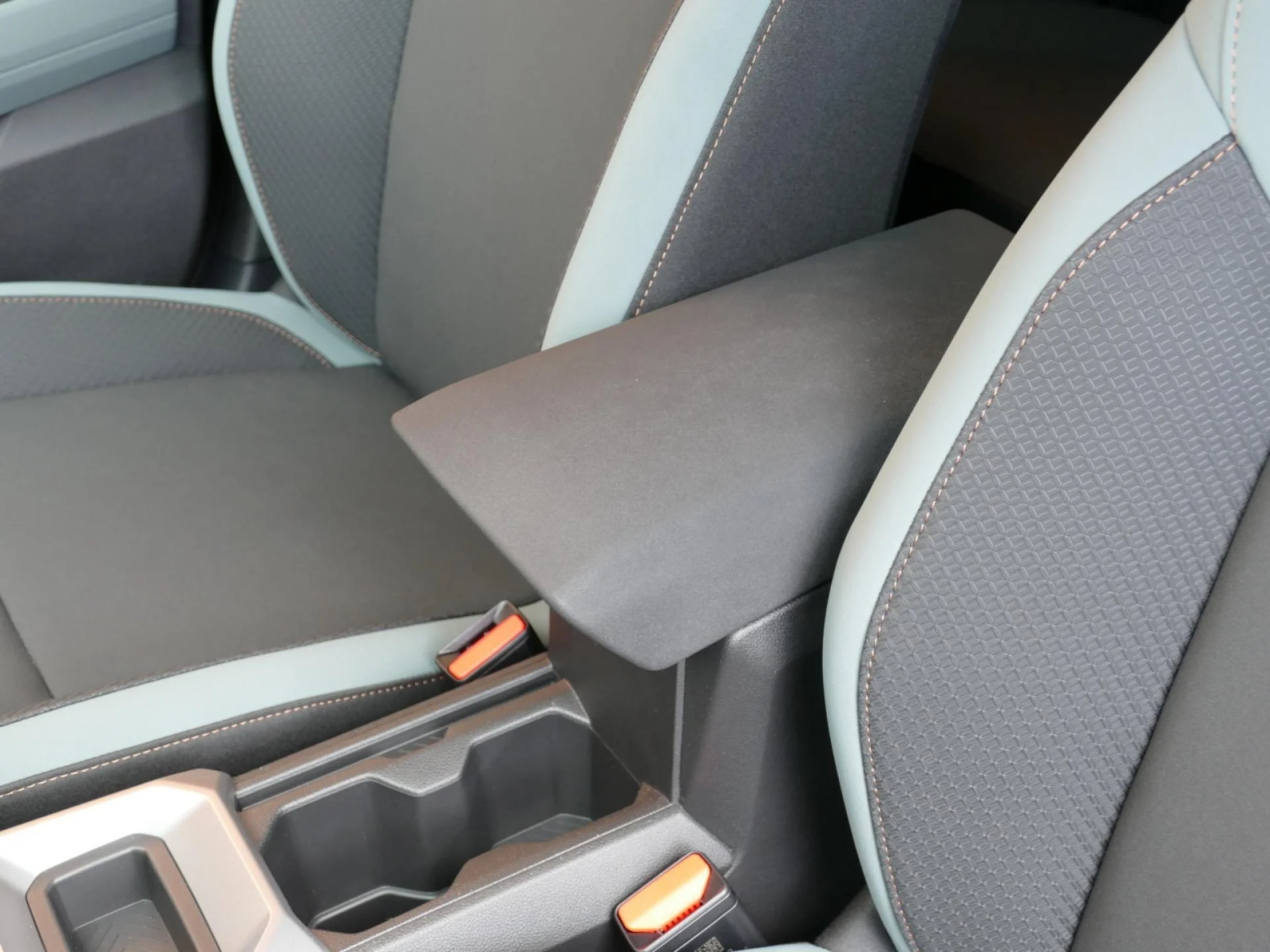 DACIA DUSTER - Miniature 21 sur 32 - Cliquer pour voir cette photo