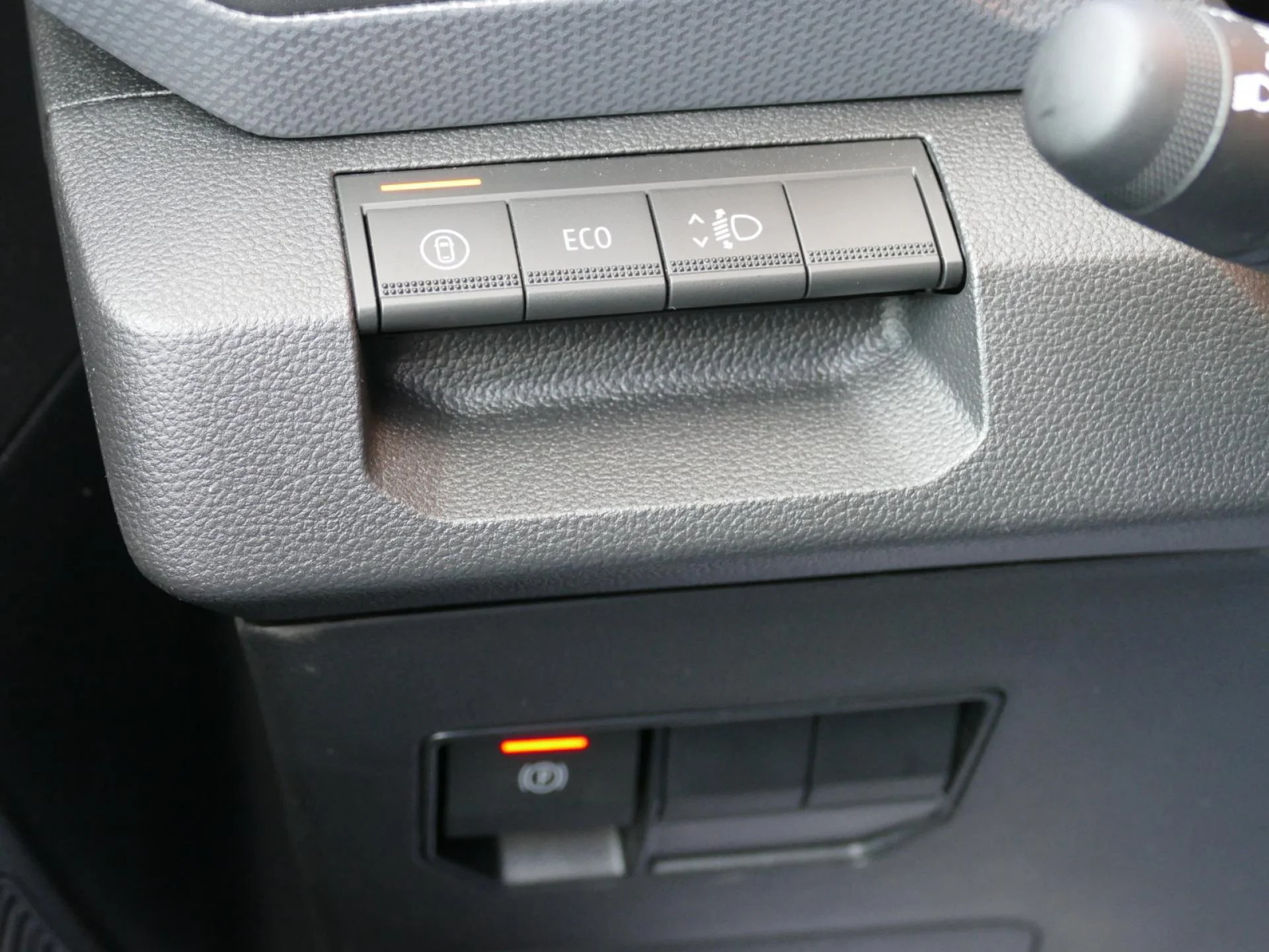 DACIA DUSTER - Miniature 16 sur 32 - Cliquer pour voir cette photo