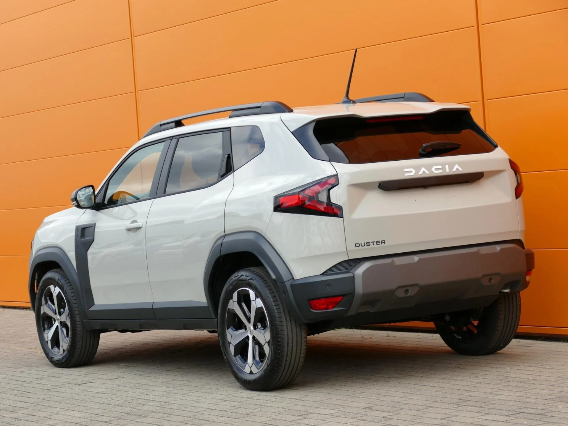 DACIA DUSTER - Miniature 4 sur 32 - Cliquer pour voir cette photo