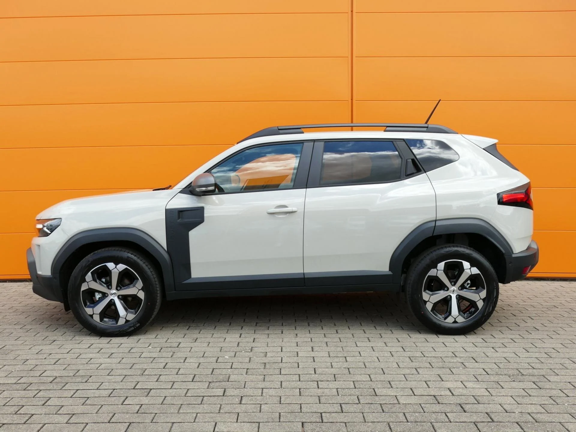 DACIA DUSTER - Miniature 3 sur 32 - Cliquer pour voir cette photo