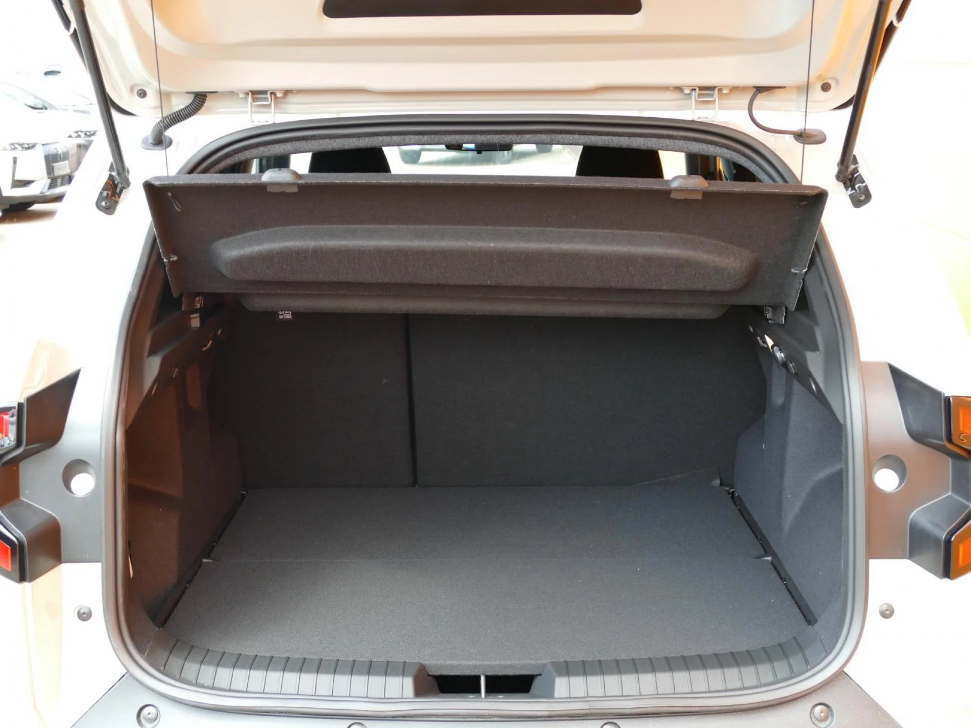 DACIA DUSTER - Miniature 8 sur 32 - Cliquer pour voir cette photo