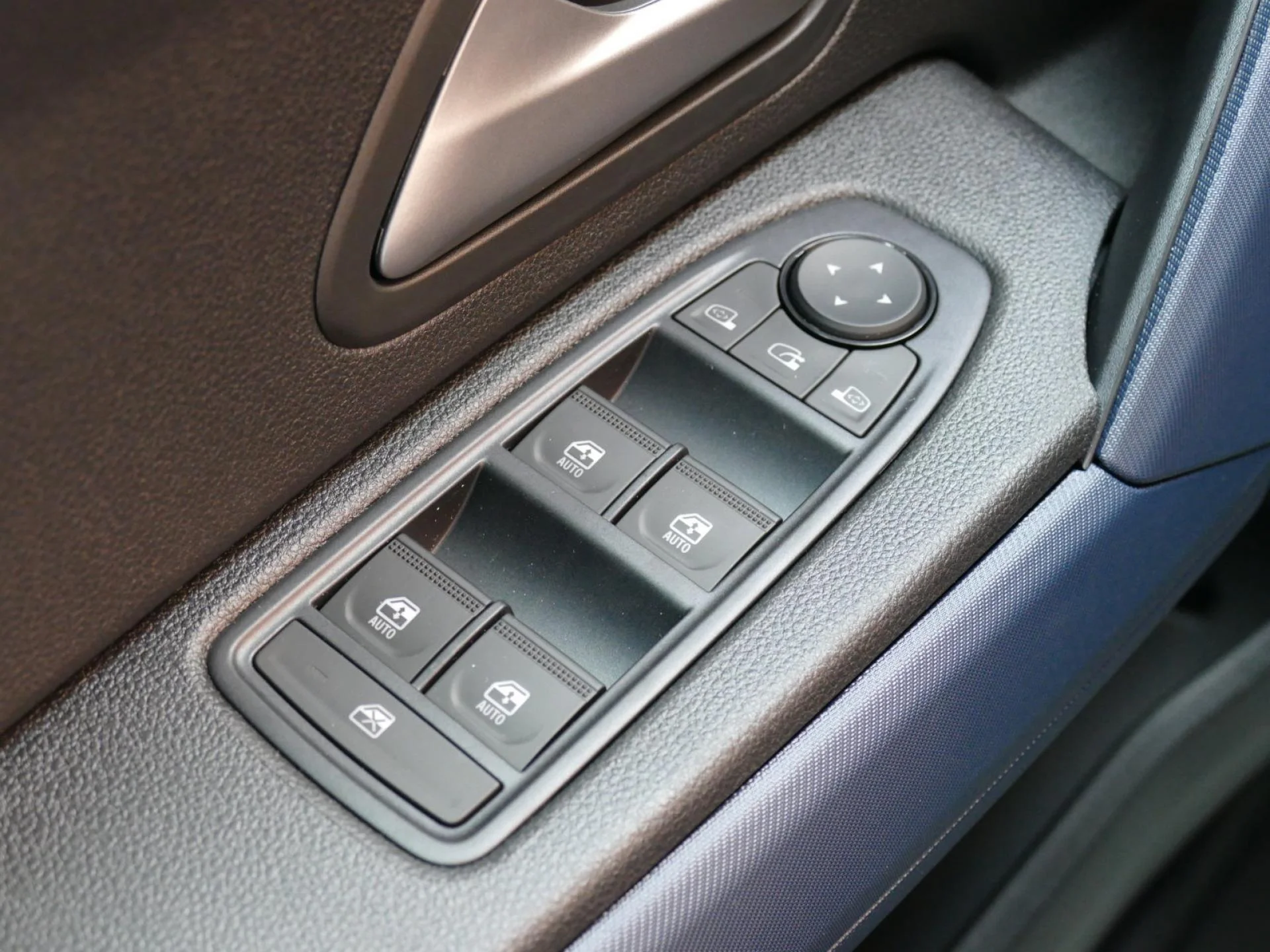 DACIA DUSTER - Miniature 18 sur 23 - Cliquer pour voir cette photo