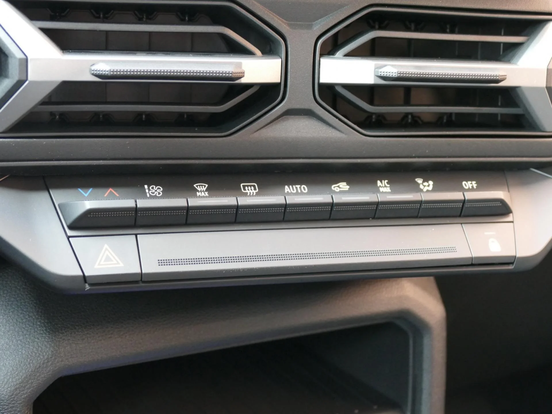 DACIA DUSTER - Miniature 9 sur 23 - Cliquer pour voir cette photo