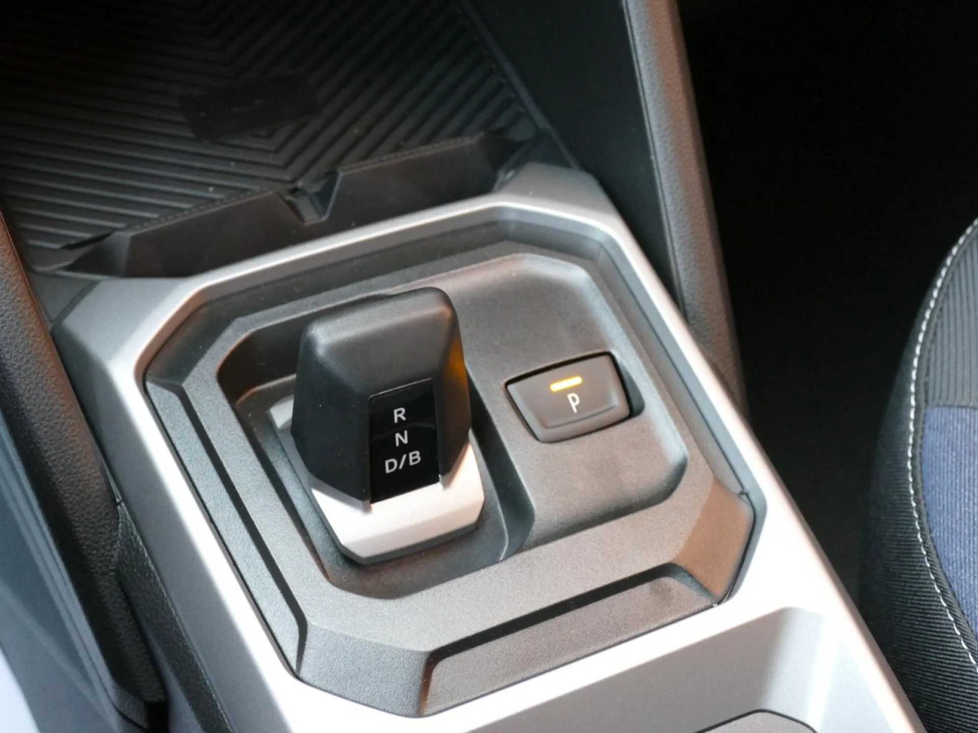 DACIA DUSTER - Miniature 17 sur 32 - Cliquer pour voir cette photo