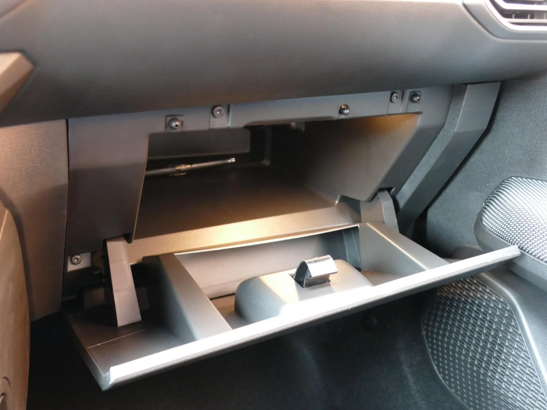 DACIA JOGGER - Miniature 23 sur 33 - Cliquer pour voir cette photo