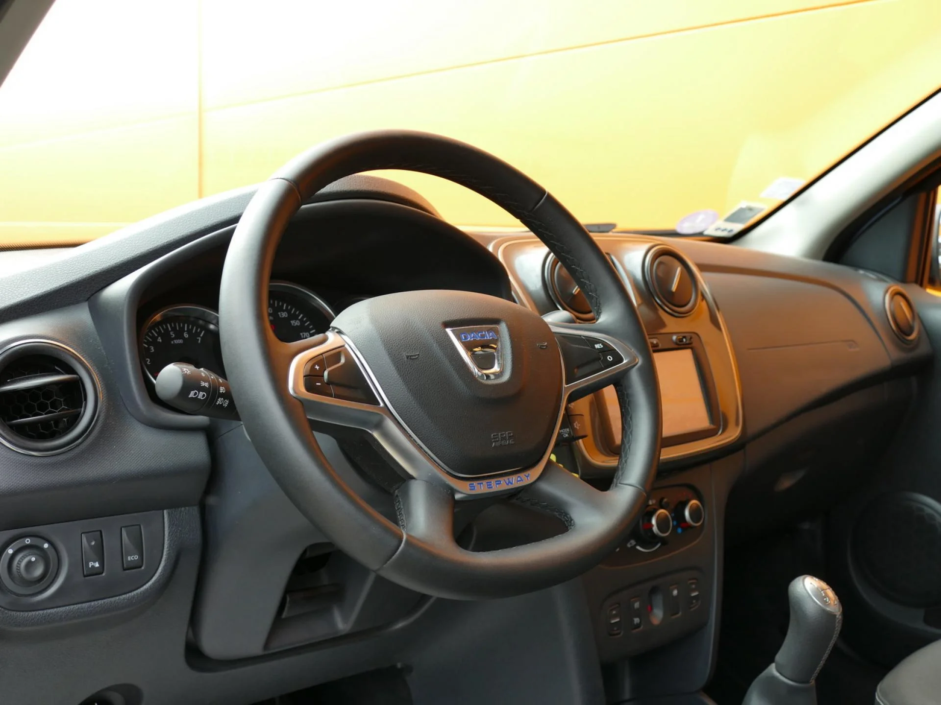 DACIA SANDERO - Miniature 12 sur 32 - Cliquer pour voir cette photo