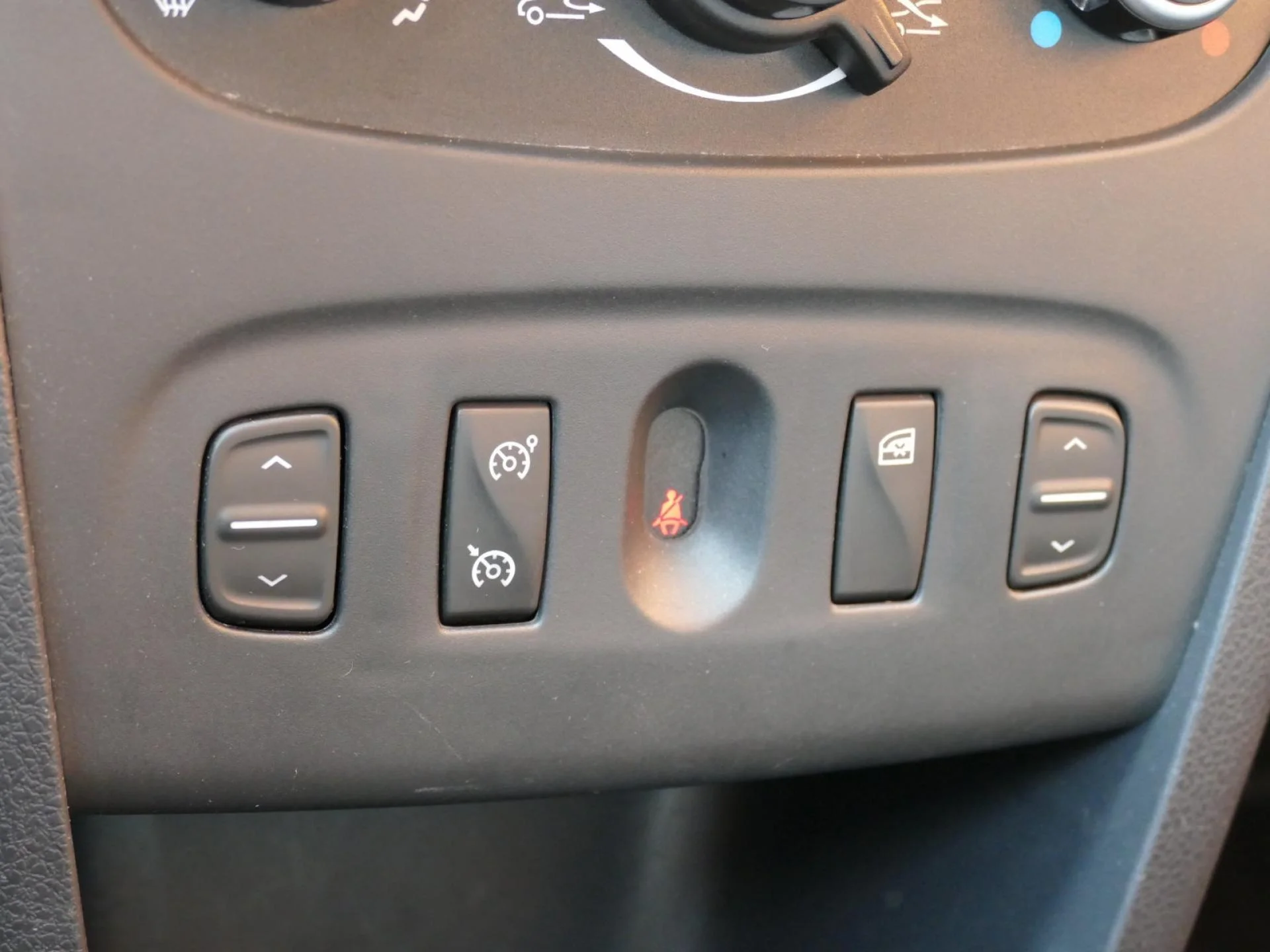 DACIA SANDERO - Miniature 15 sur 32 - Cliquer pour voir cette photo