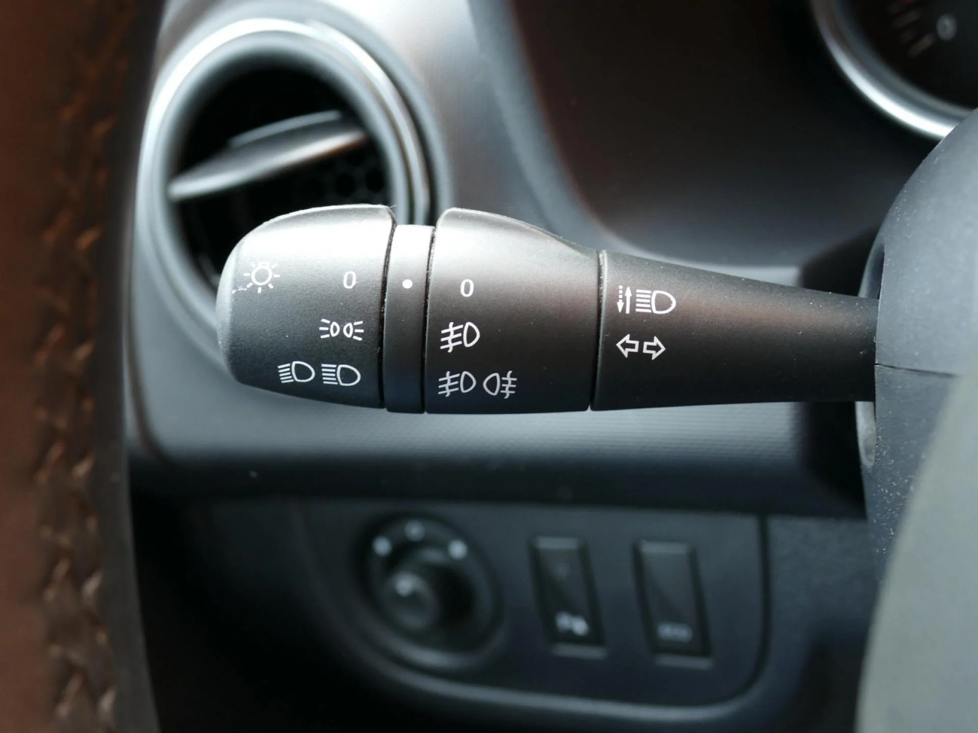 DACIA SANDERO - Miniature 21 sur 32 - Cliquer pour voir cette photo