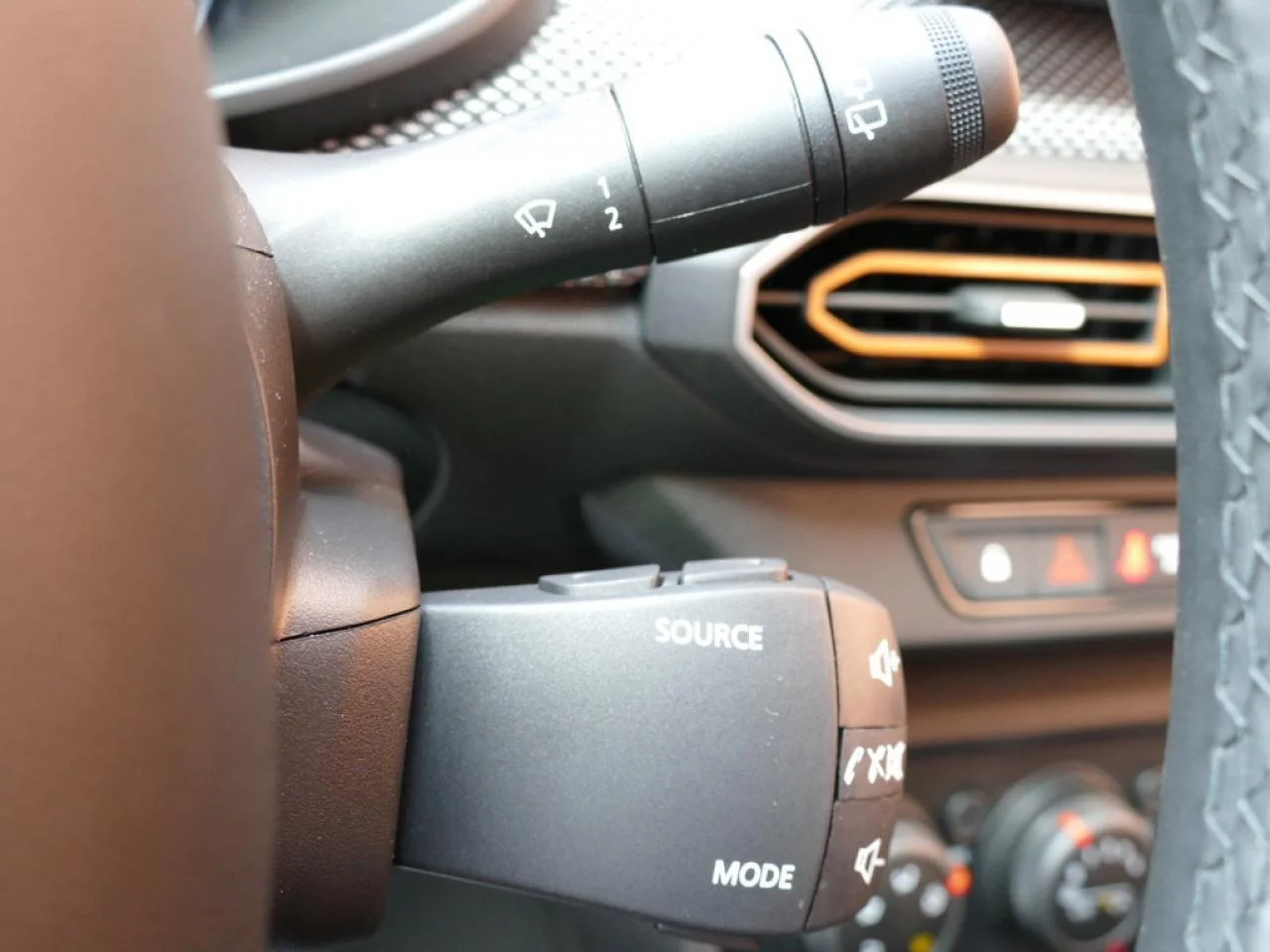 DACIA SANDERO - Miniature 13 sur 16 - Cliquer pour voir cette photo