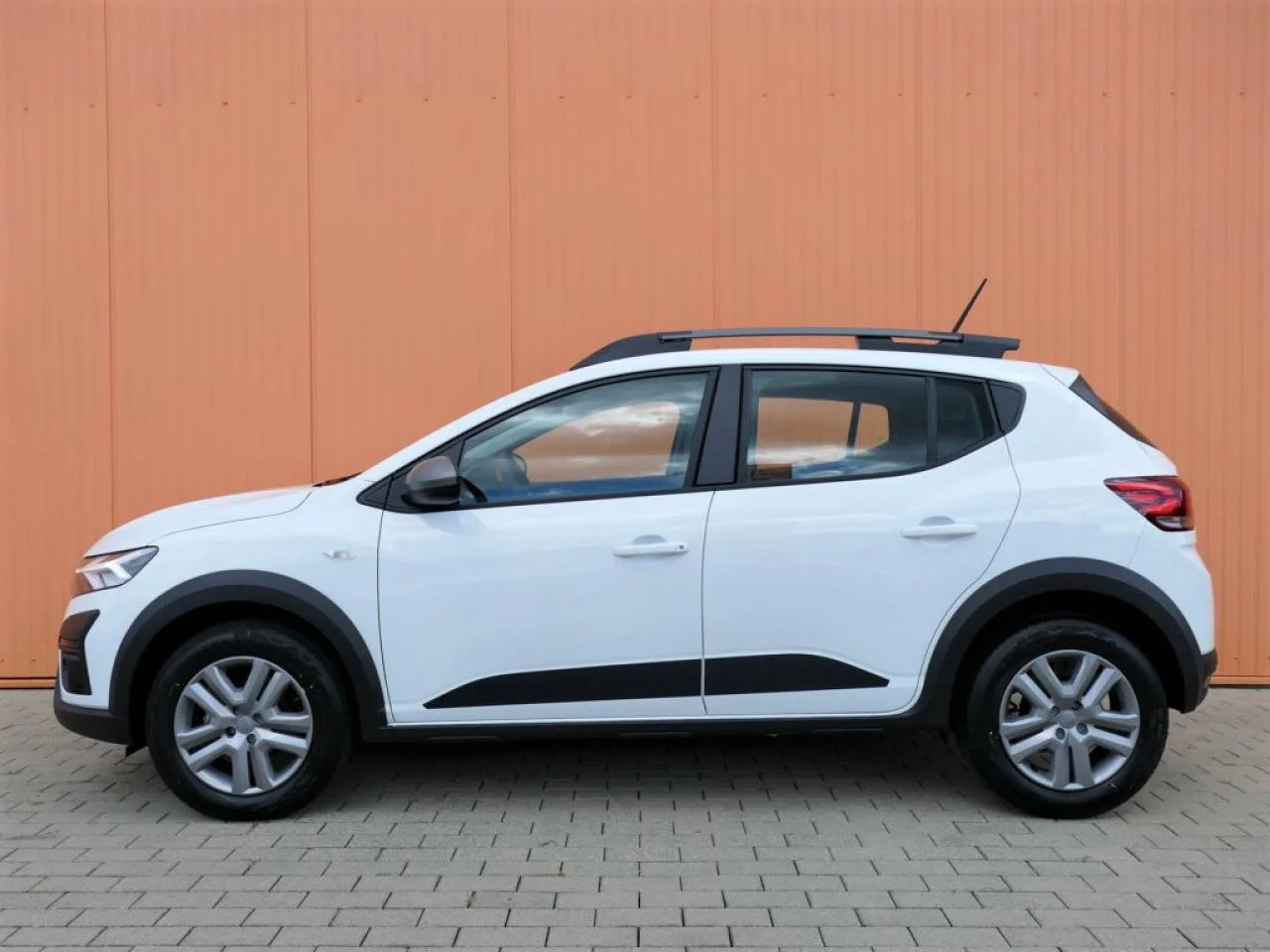 DACIA SANDERO - Miniature 3 sur 16 - Cliquer pour voir cette photo