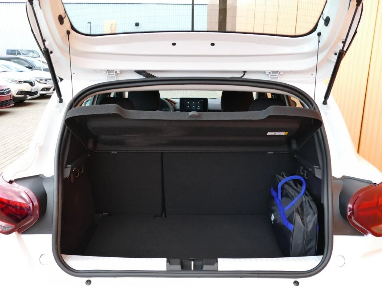 DACIA SANDERO - Miniature 6 sur 16 - Cliquer pour voir cette photo