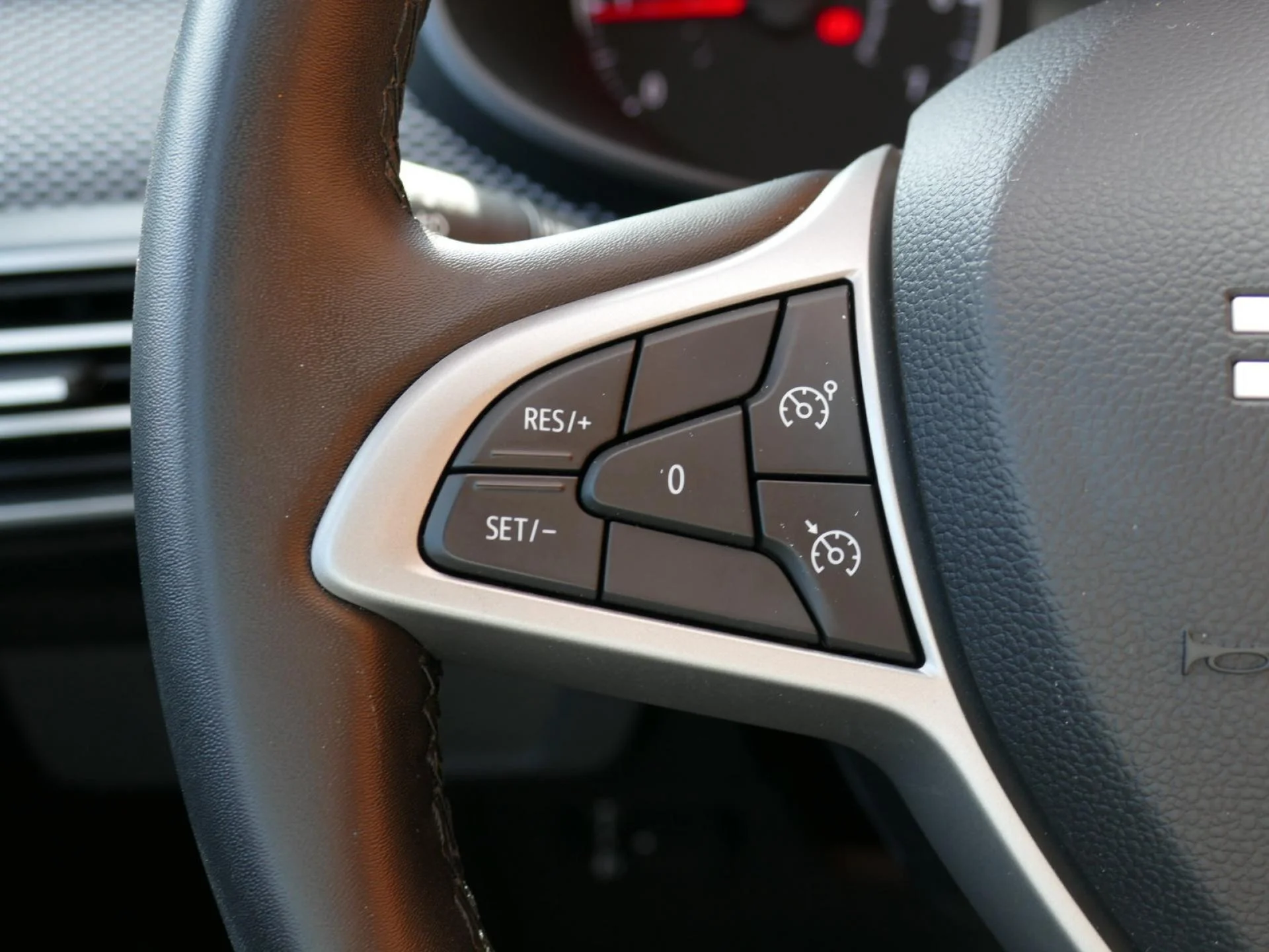 DACIA SANDERO - Miniature 11 sur 32 - Cliquer pour voir cette photo