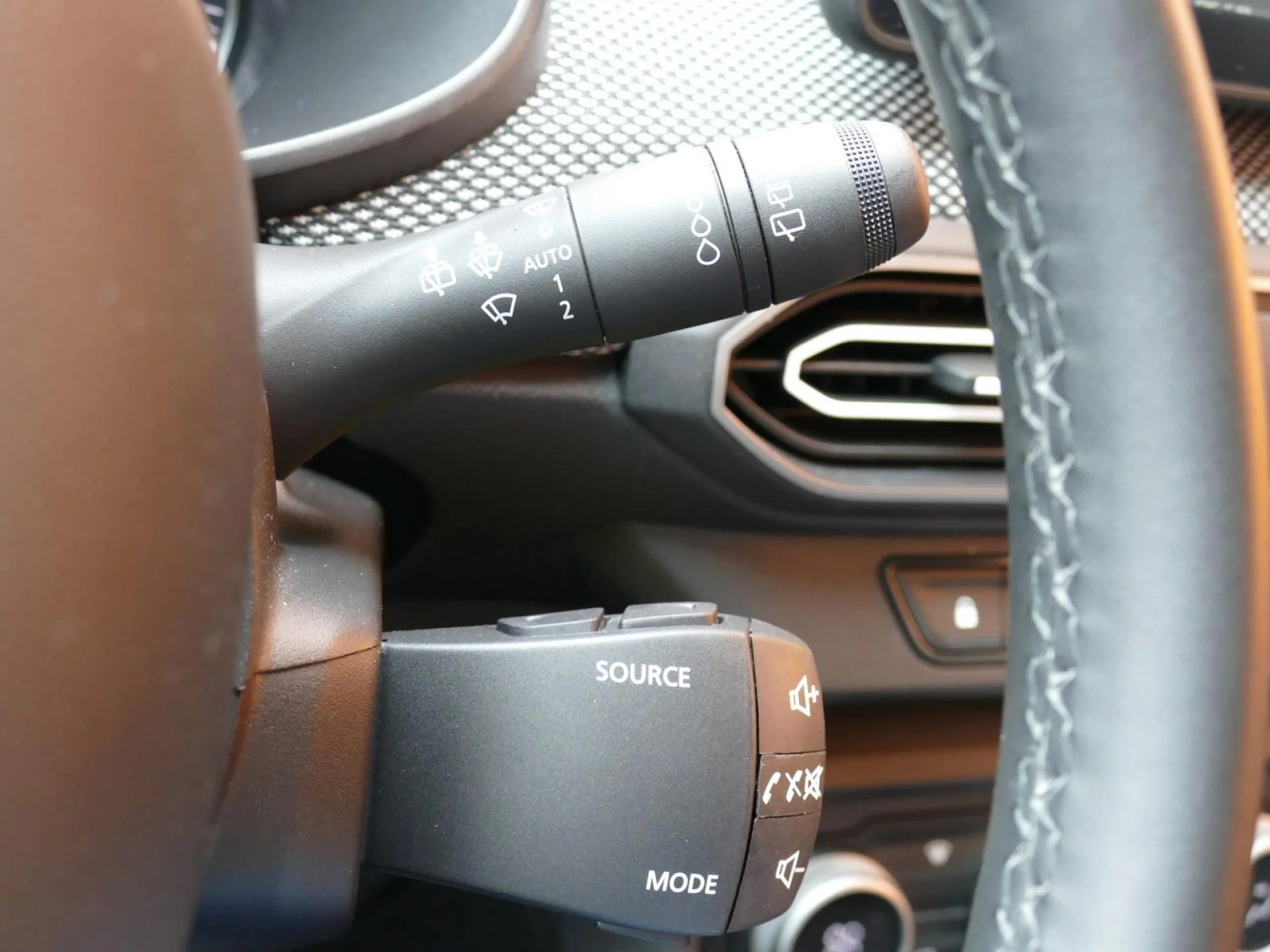 DACIA SANDERO - Miniature 24 sur 32 - Cliquer pour voir cette photo