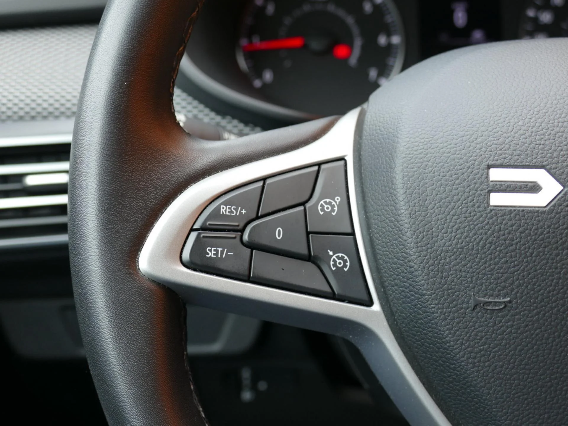 DACIA SANDERO - Miniature 16 sur 32 - Cliquer pour voir cette photo