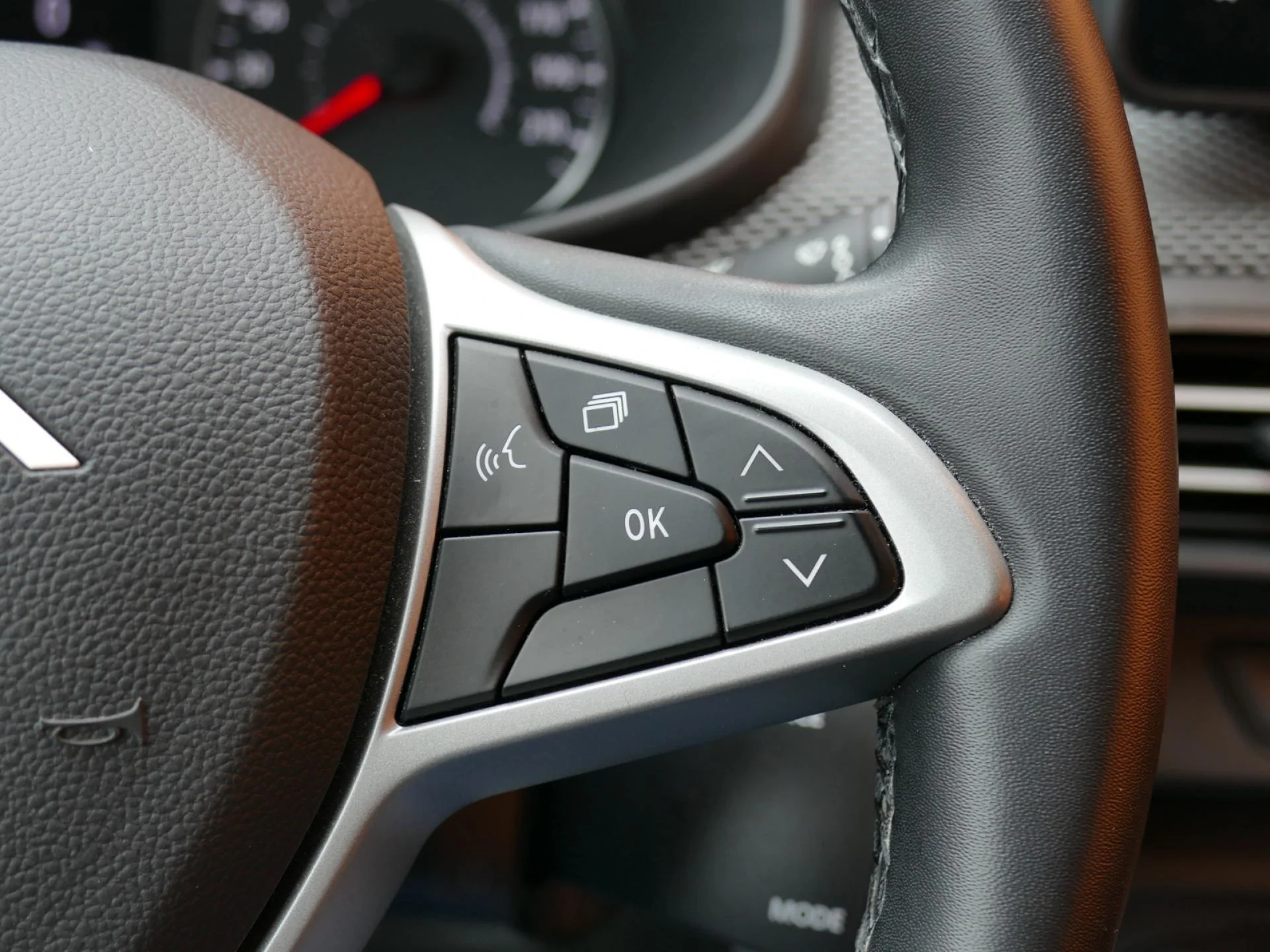 DACIA SANDERO - Miniature 17 sur 32 - Cliquer pour voir cette photo