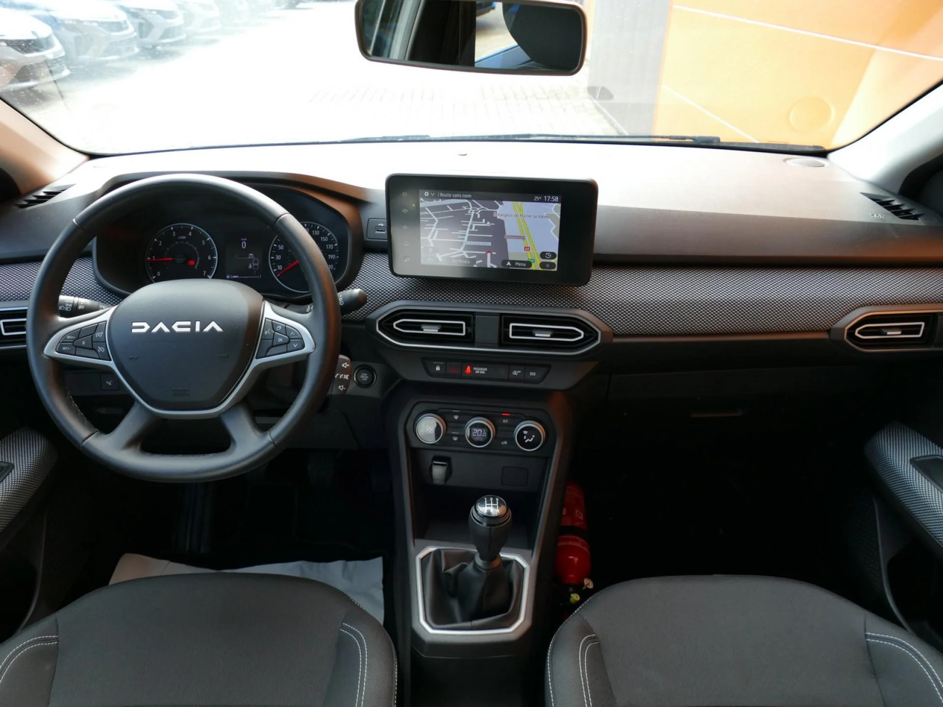 DACIA SANDERO - Miniature 15 sur 32 - Cliquer pour voir cette photo